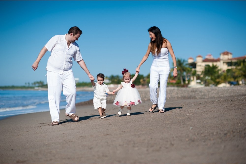 Family photo session on the beach in Puerto Vallarta