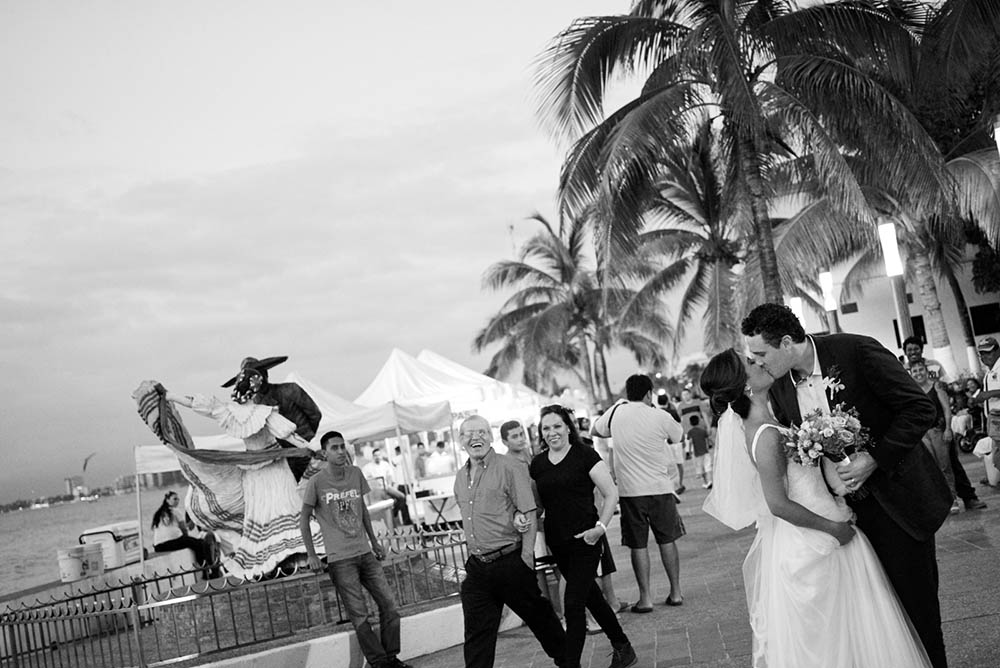 Audrey y Aaron, casados en el centro de Puerto Vallarta