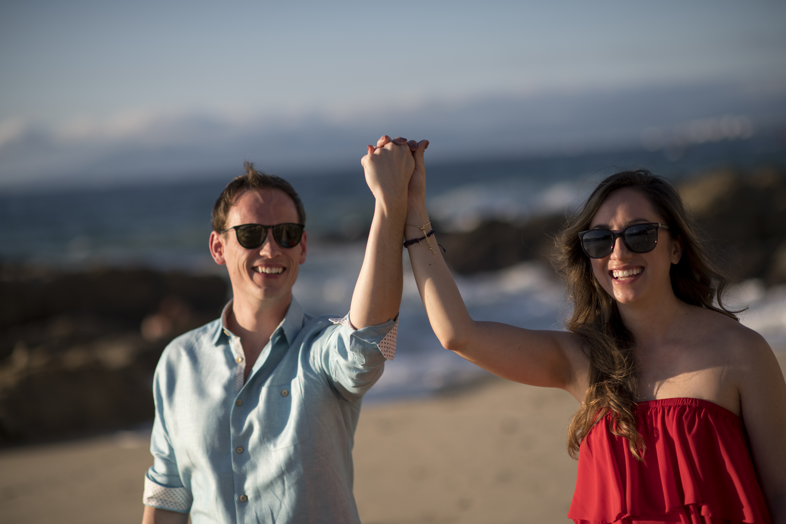 Pareja recién comprometida celebrando justo después del sí, Puerto Vallarta
