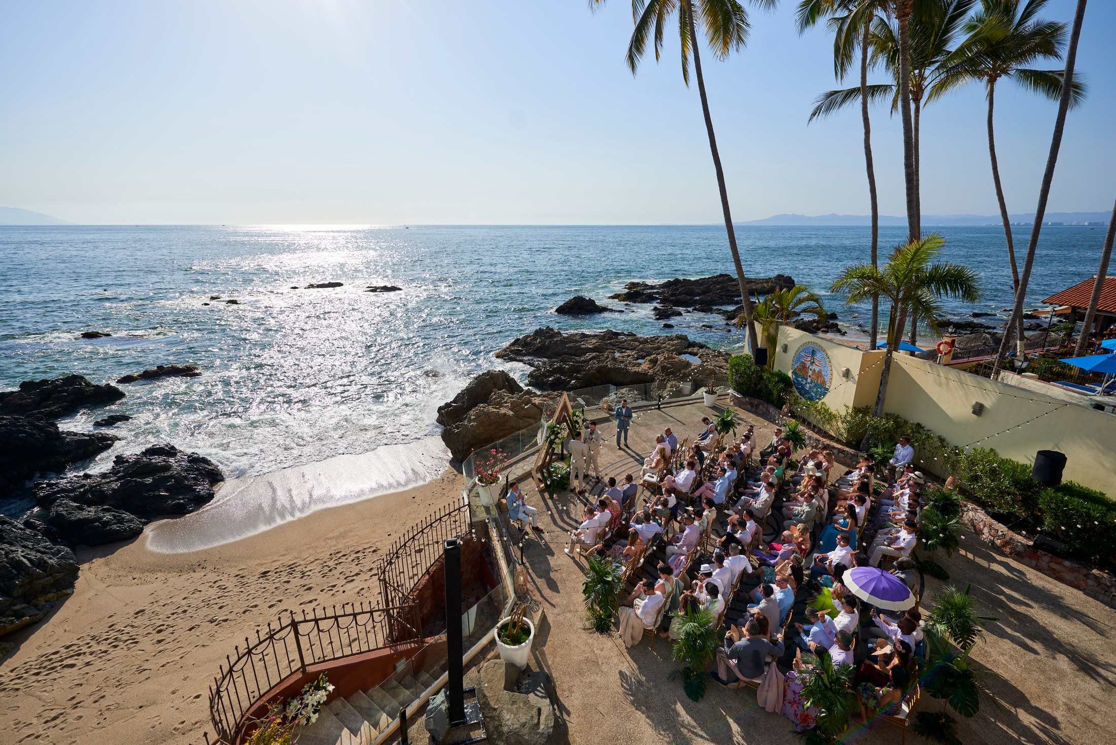 Decoración y flores de boda en una villa frente al mar en Puerto Vallarta — Anthony & Farzad — foto 6