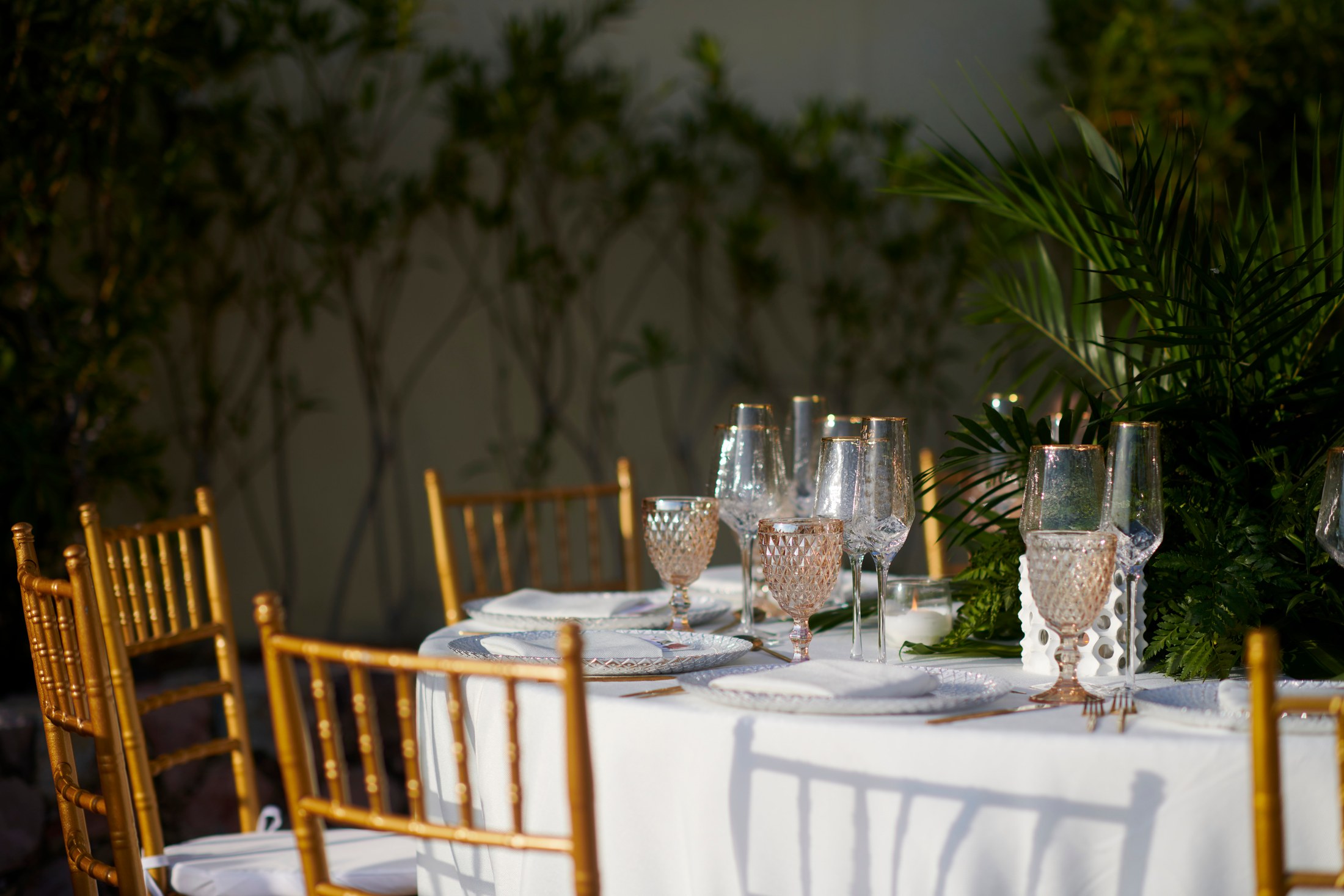 Decoración y flores de boda en una villa frente al mar en Puerto Vallarta — Anthony & Farzad — foto 8