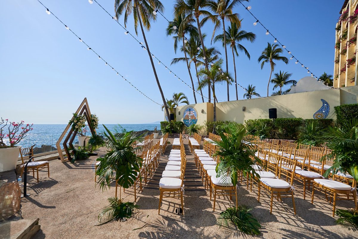 Wedding décor and florals at an oceanfront villa in Puerto Vallarta — Anthony & Farzad — photo 7