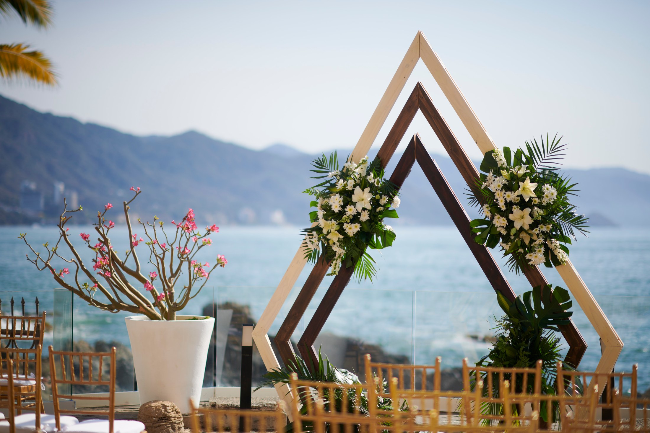 Ceremonia de boda entre hombres en una villa frente al mar en Puerto Vallarta — Anthony & Farzad — foto 16