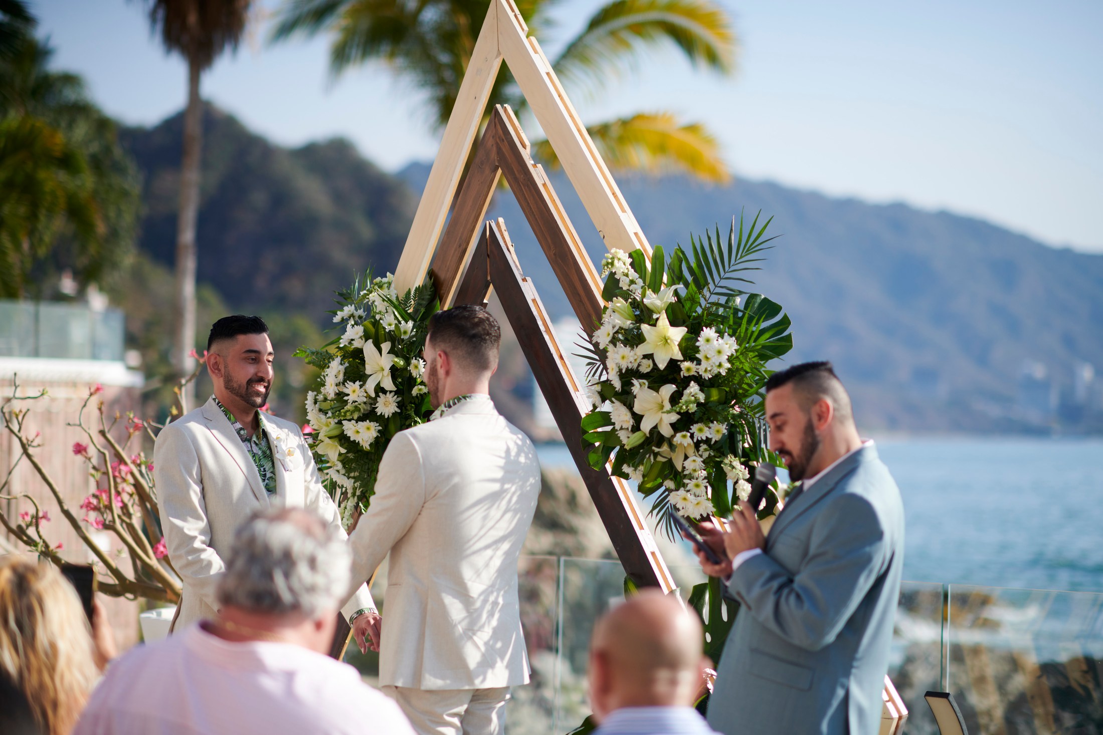 Ceremonia de boda entre hombres en una villa frente al mar en Puerto Vallarta — Anthony & Farzad — foto 75