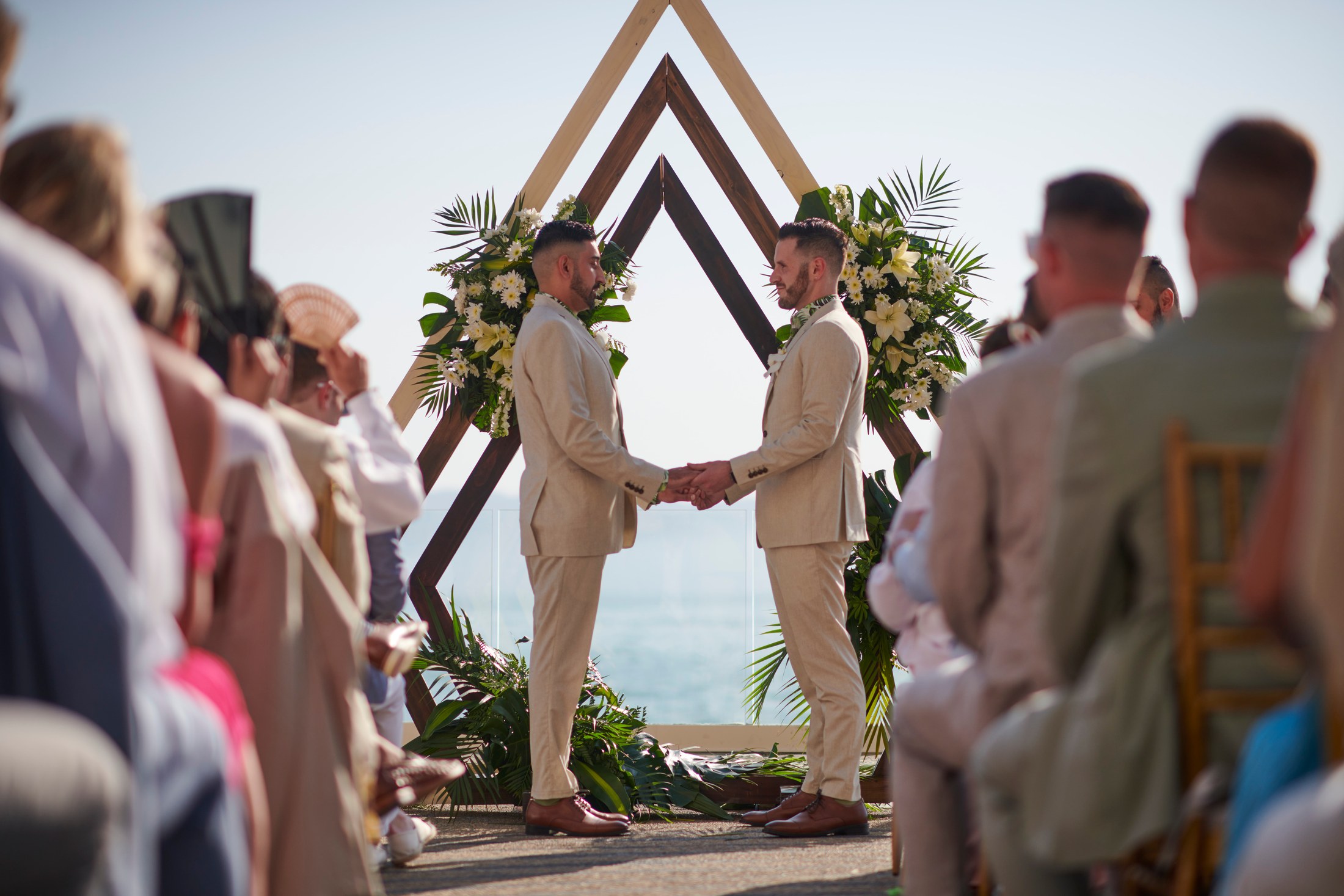 Ceremonia de boda entre hombres en una villa frente al mar en Puerto Vallarta — Anthony & Farzad — foto 78