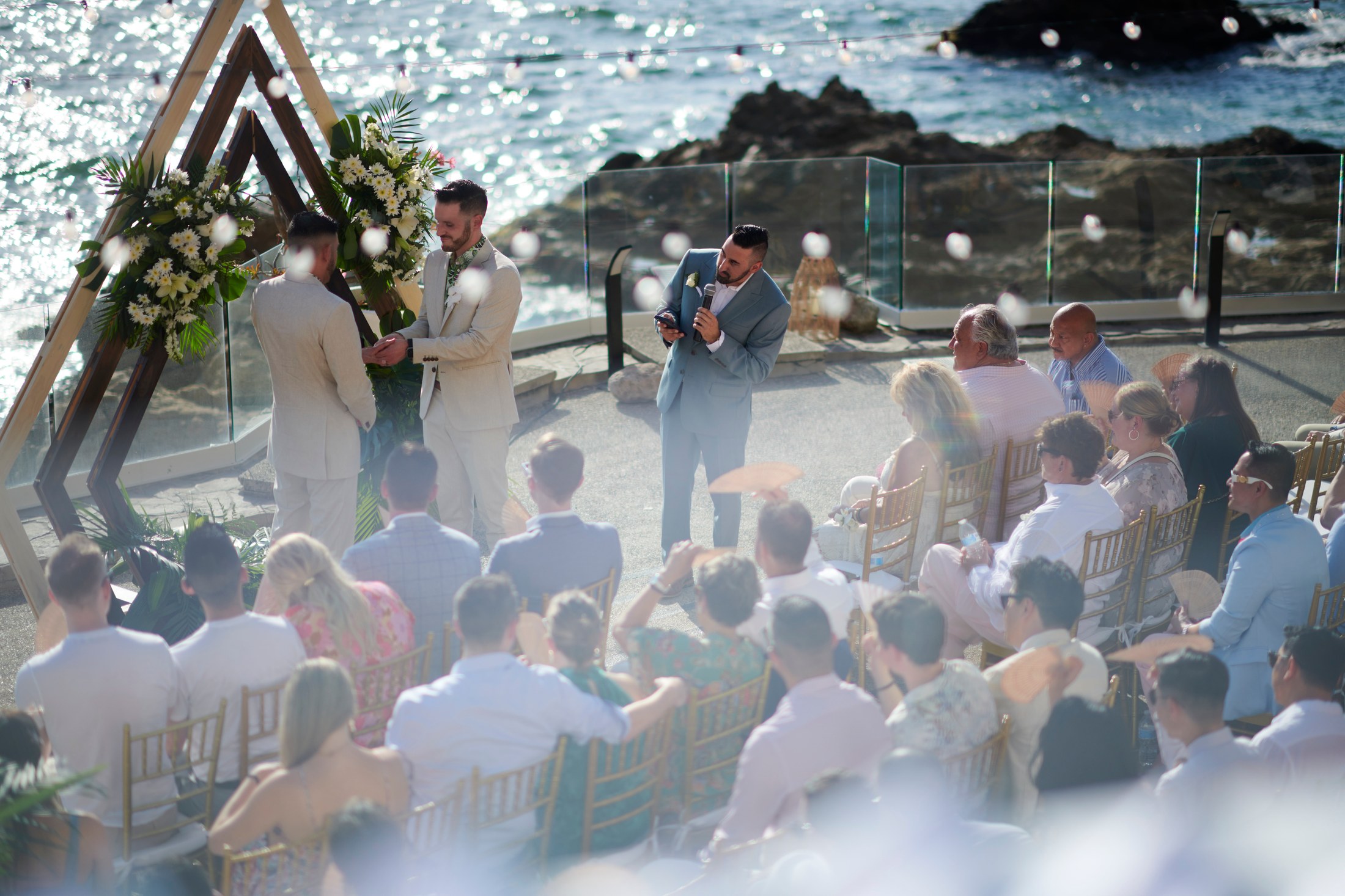 Ceremonia de boda entre hombres en una villa frente al mar en Puerto Vallarta — Anthony & Farzad — foto 92