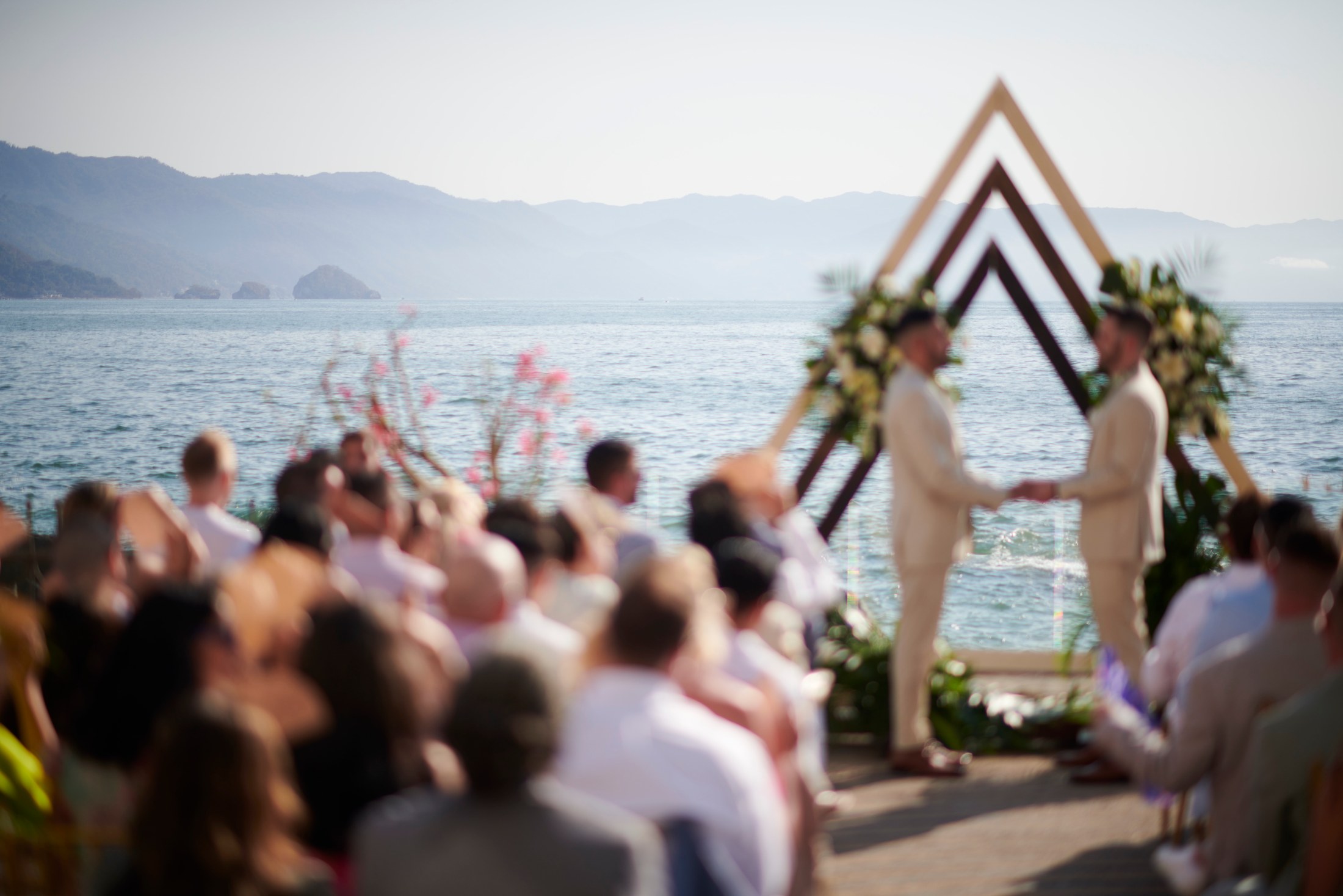 Ceremonia de boda entre hombres en una villa frente al mar en Puerto Vallarta — Anthony & Farzad — foto 95