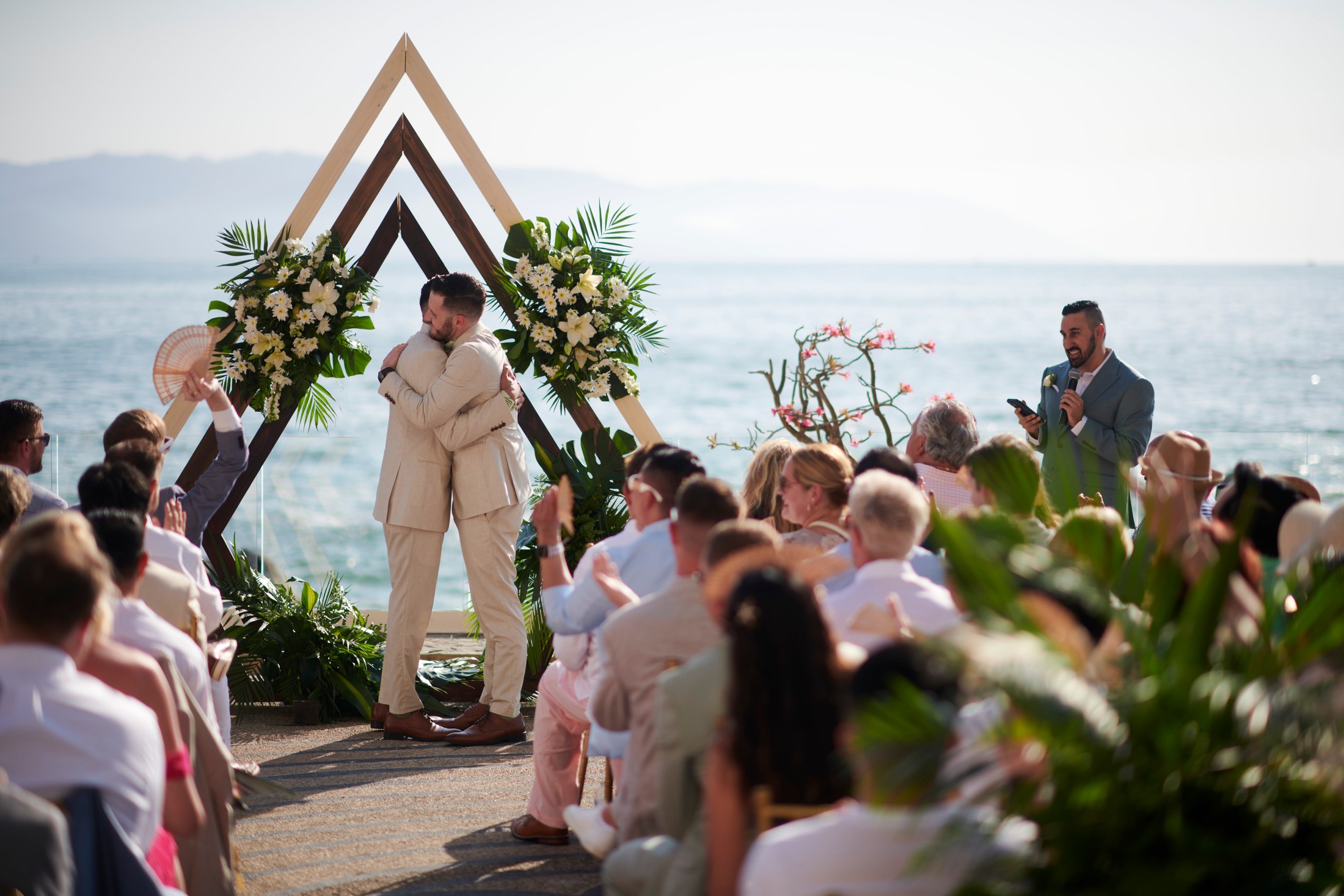 Ceremonia de boda entre hombres en una villa frente al mar en Puerto Vallarta — Anthony & Farzad — foto 98