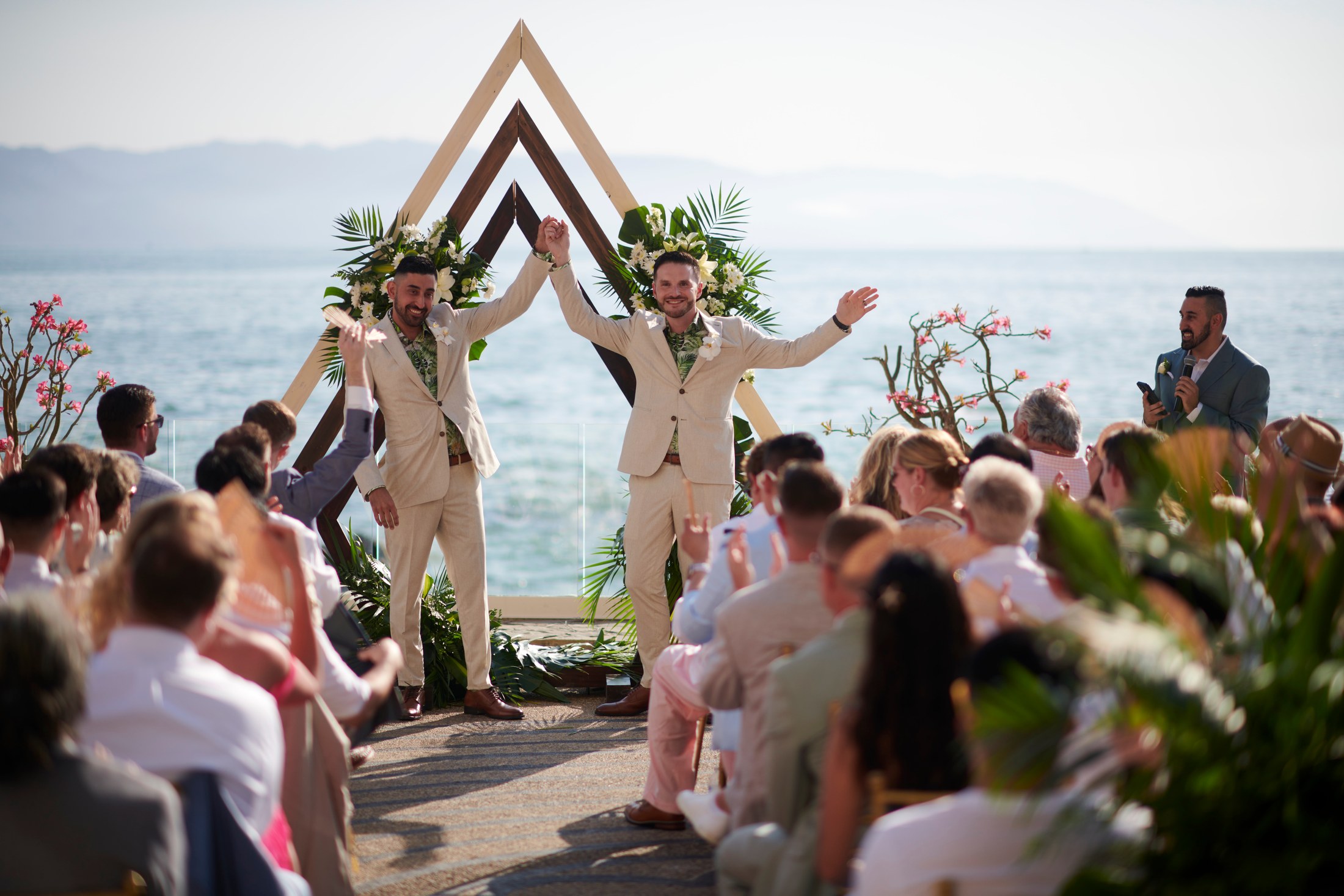 Ceremonia de boda entre hombres en una villa frente al mar en Puerto Vallarta — Anthony & Farzad — foto 99