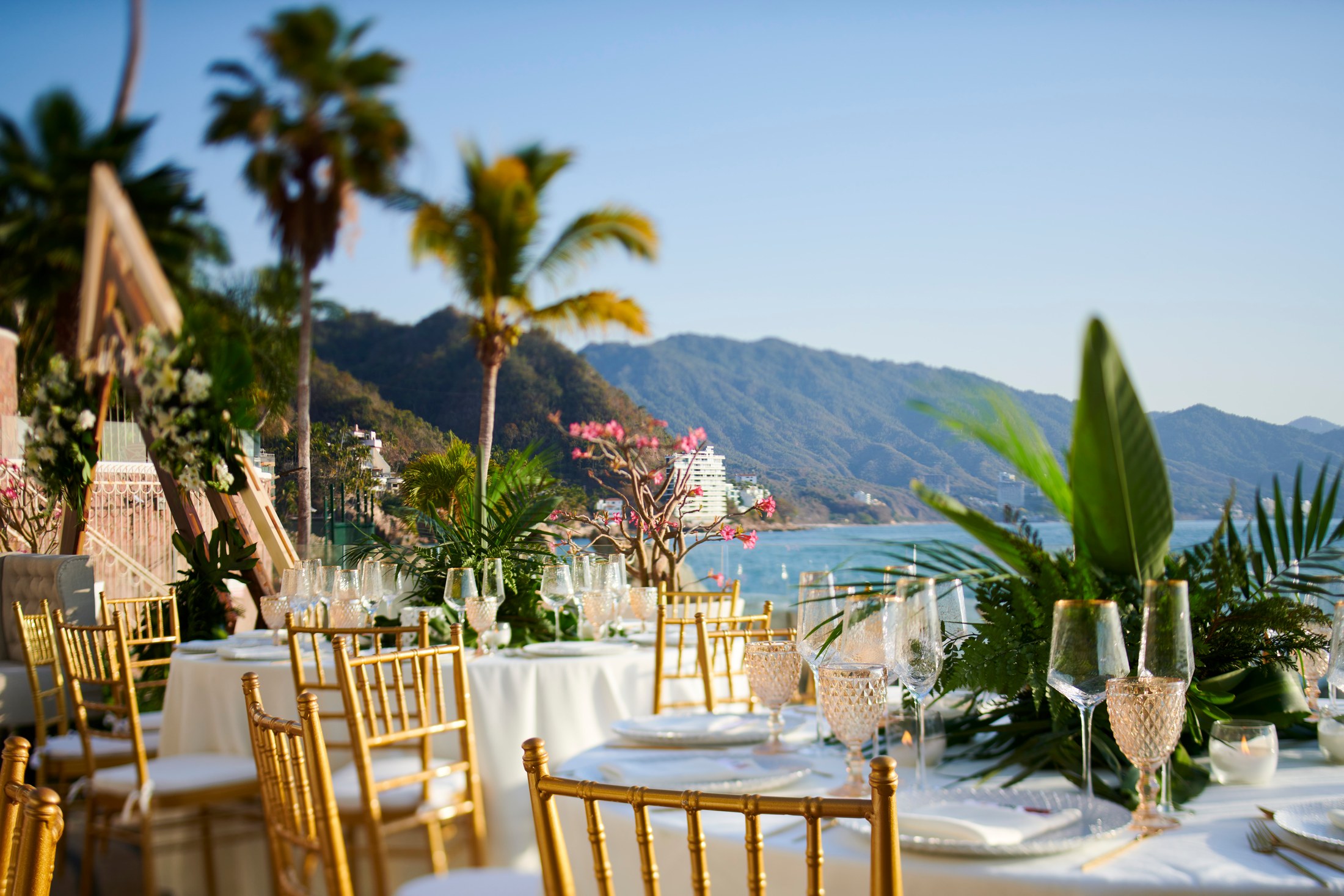 Ceremonia de boda entre hombres en una villa frente al mar en Puerto Vallarta — Anthony & Farzad — foto 142