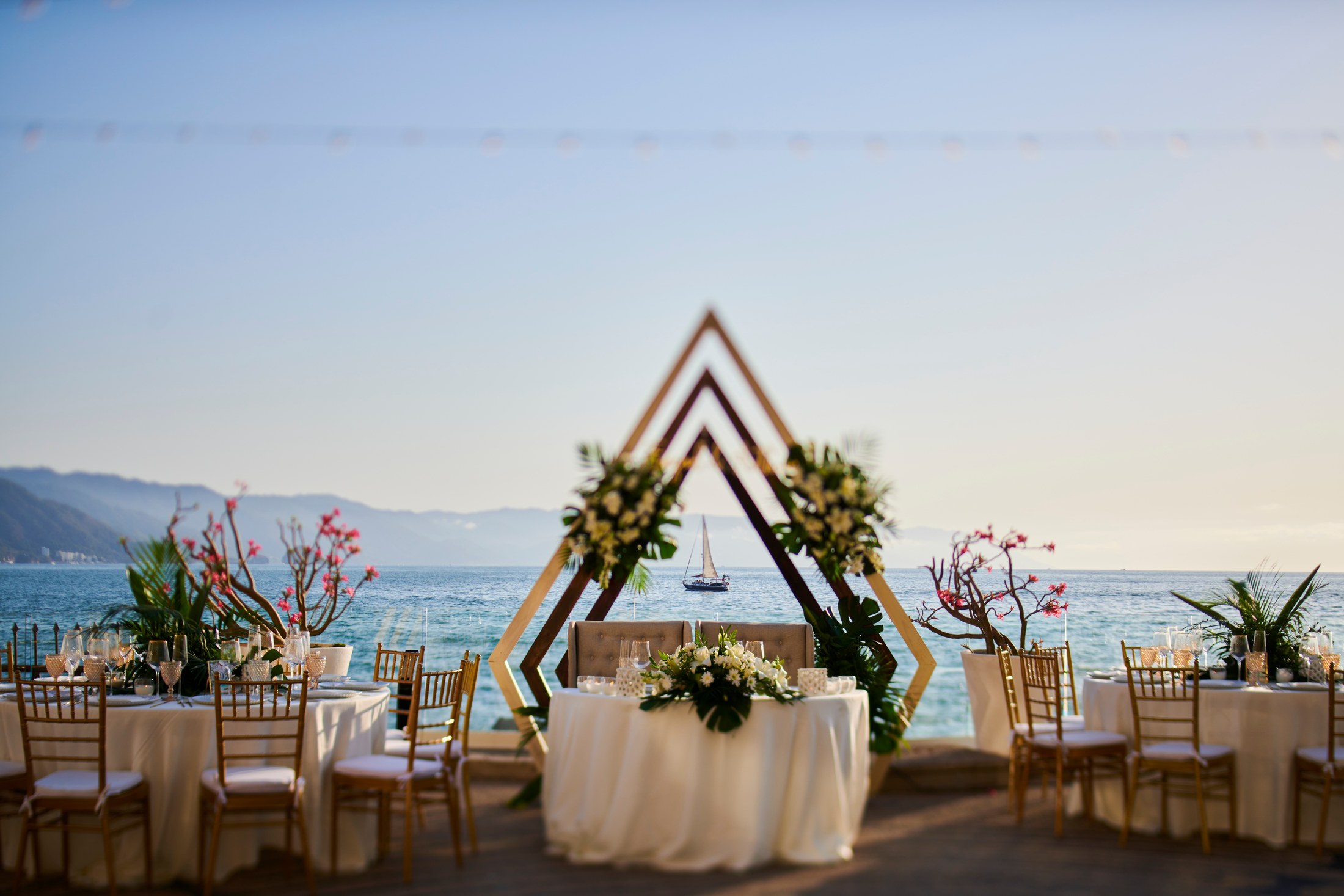 Ceremonia de boda entre hombres en una villa frente al mar en Puerto Vallarta — Anthony & Farzad — foto 144