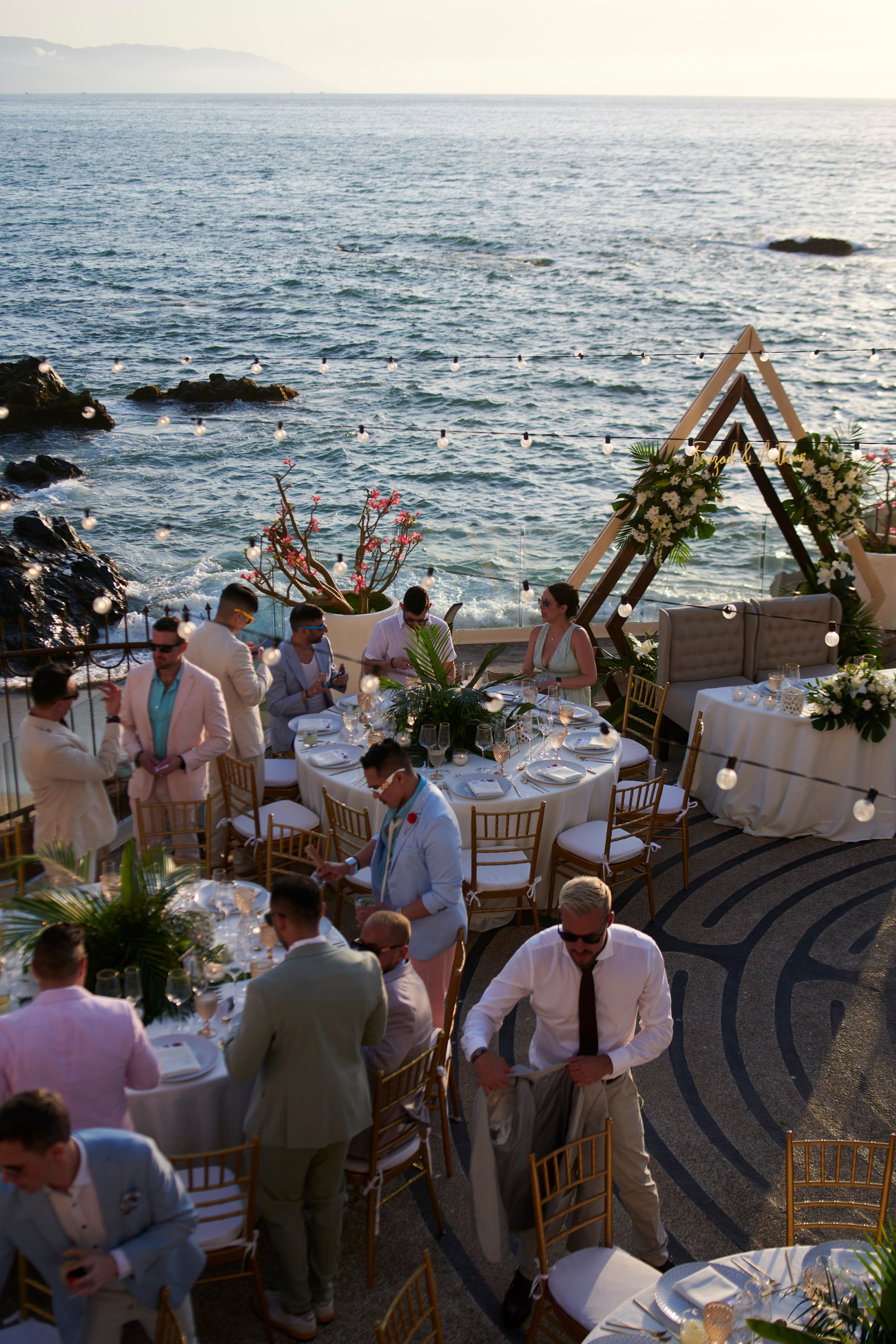 Ceremonia de boda entre hombres en una villa frente al mar en Puerto Vallarta — Anthony & Farzad — foto 161