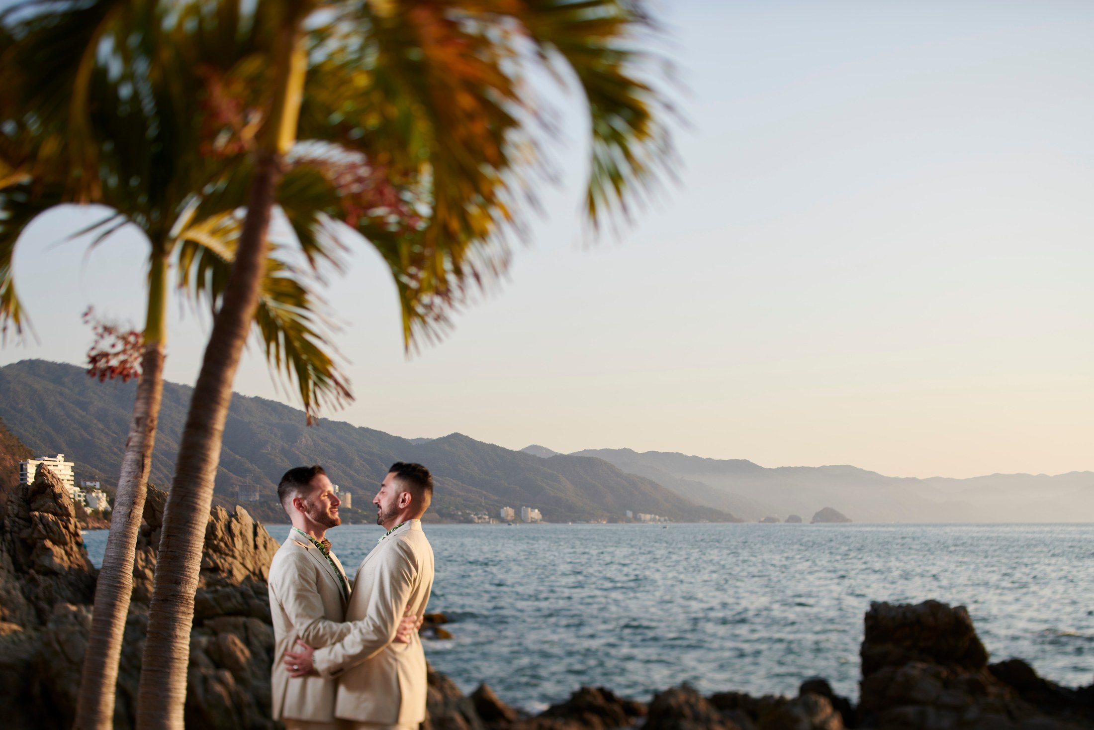 Ceremonia de boda entre hombres en una villa frente al mar en Puerto Vallarta — Anthony & Farzad — foto 170