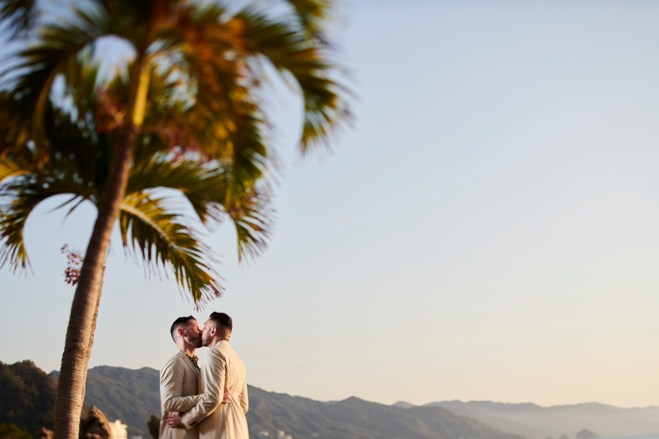 Ceremonia de boda entre hombres en una villa frente al mar en Puerto Vallarta — Anthony & Farzad — foto 171