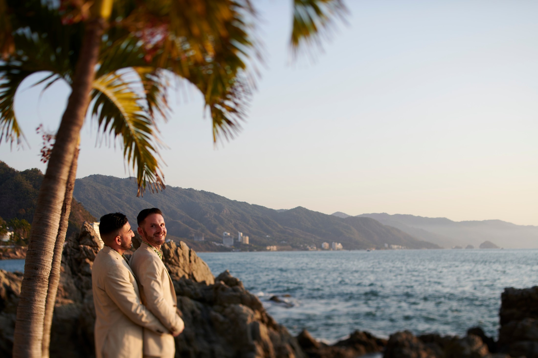 Ceremonia de boda entre hombres en una villa frente al mar en Puerto Vallarta — Anthony & Farzad — foto 173