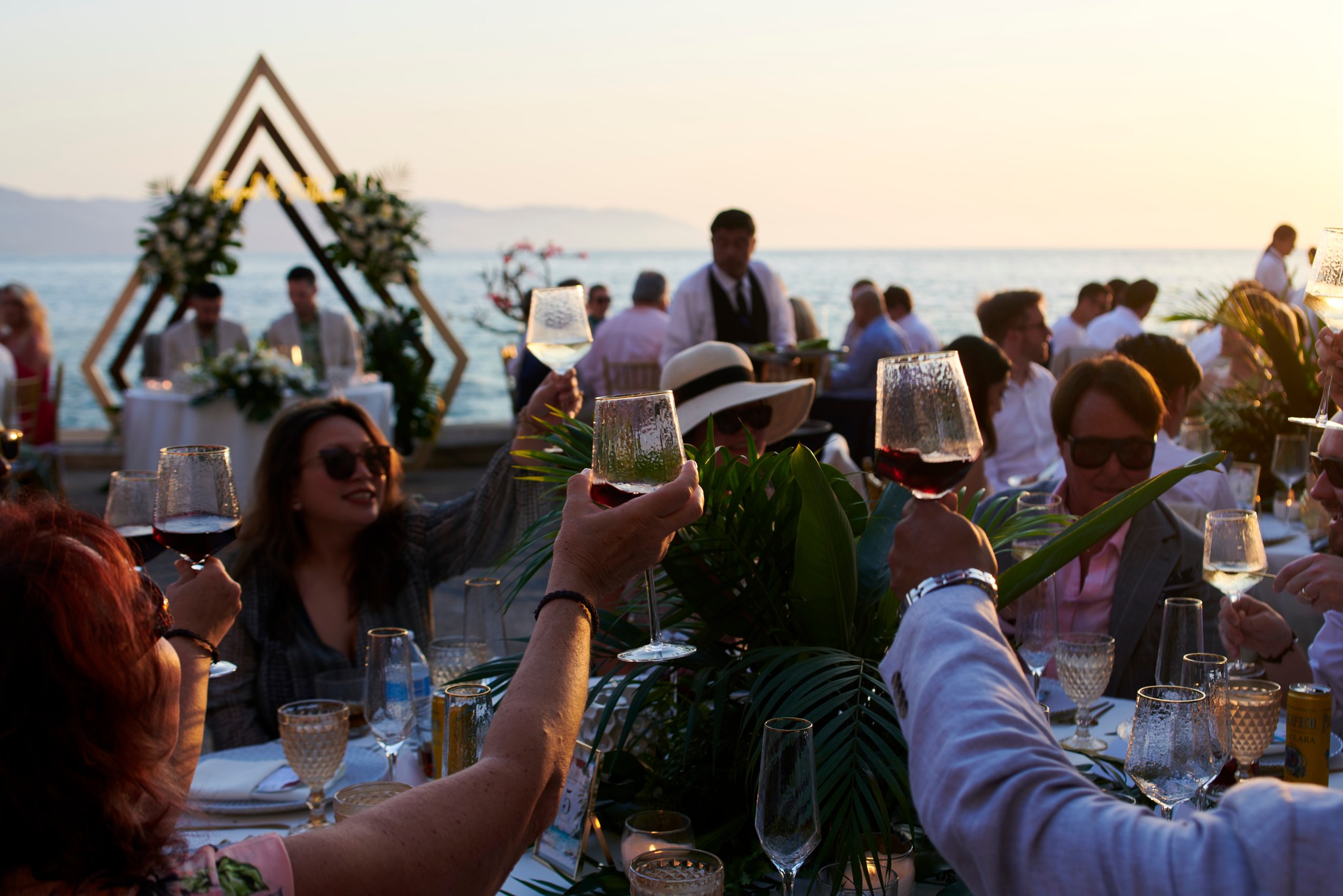 Ceremonia de boda entre hombres en una villa frente al mar en Puerto Vallarta — Anthony & Farzad — foto 182