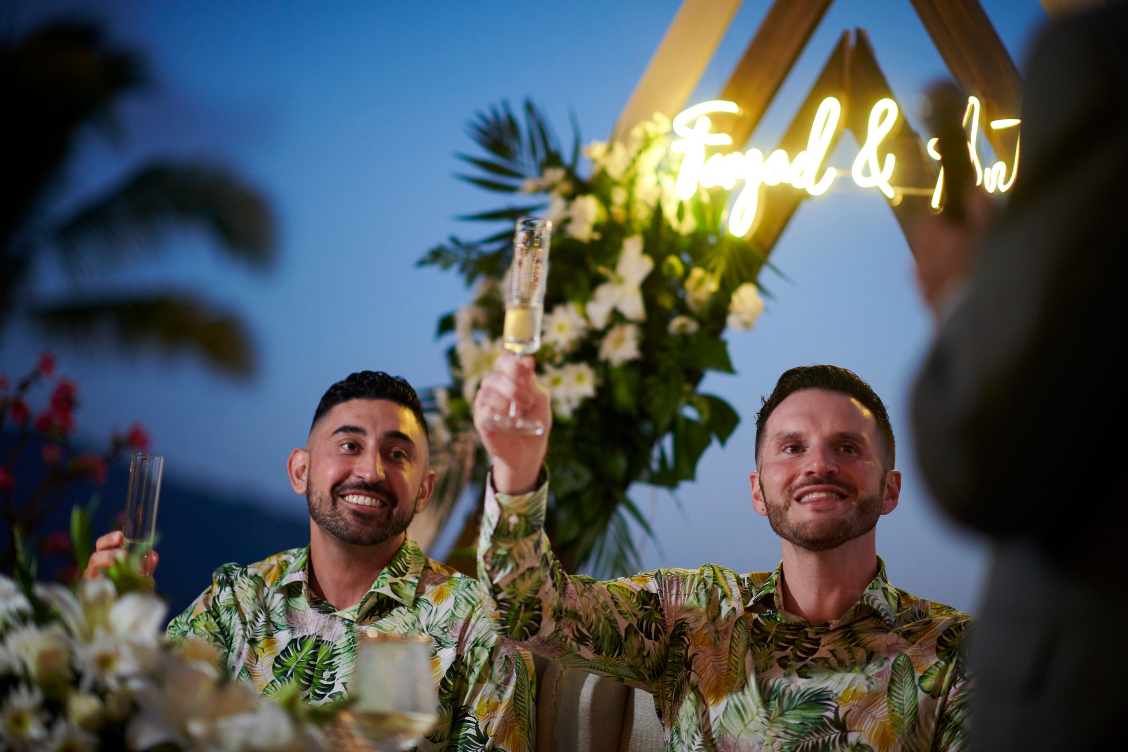 Ceremonia de boda entre hombres en una villa frente al mar en Puerto Vallarta — Anthony & Farzad — foto 194