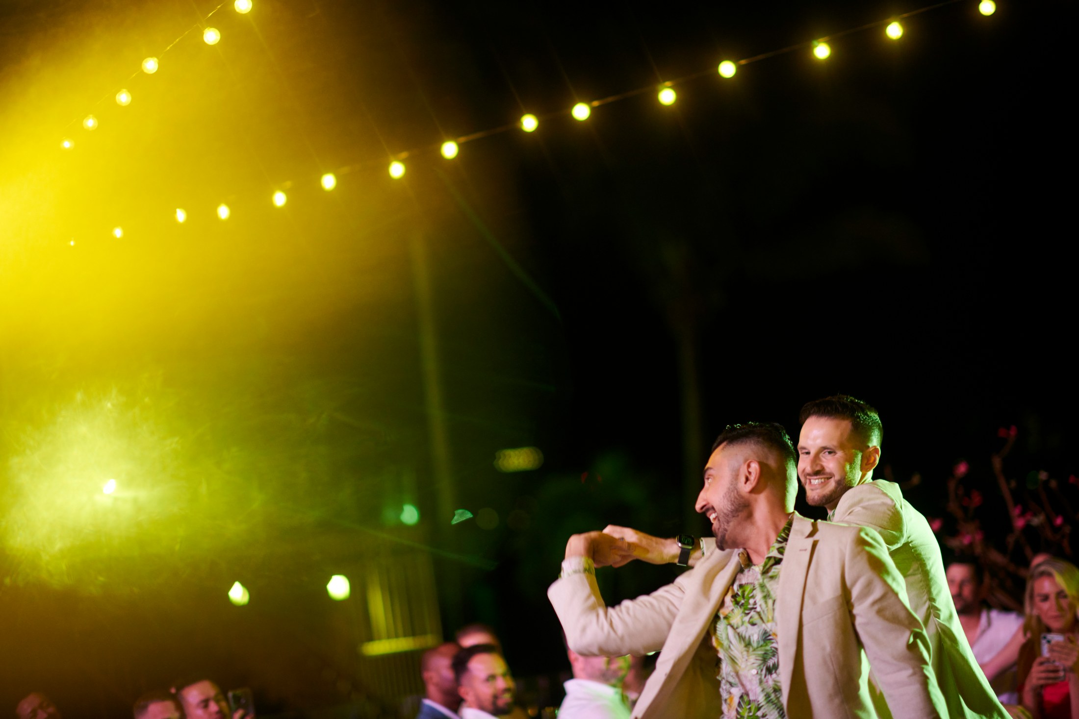 Fiesta de boda LGBTQ+ sobre el Pacífico en Puerto Vallarta — Anthony & Farzad — foto 20