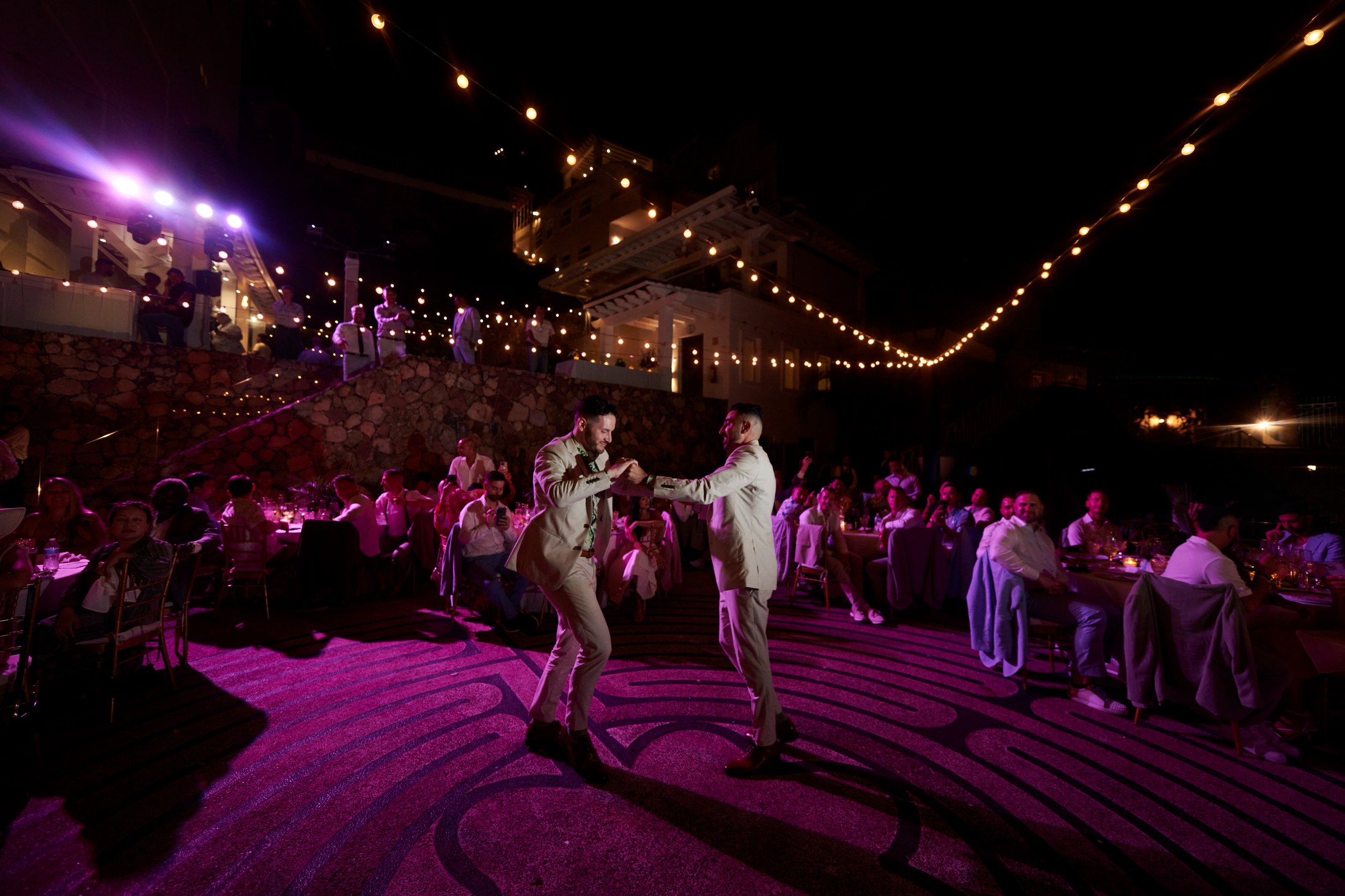 Fiesta de boda LGBTQ+ sobre el Pacífico en Puerto Vallarta — Anthony & Farzad — foto 23