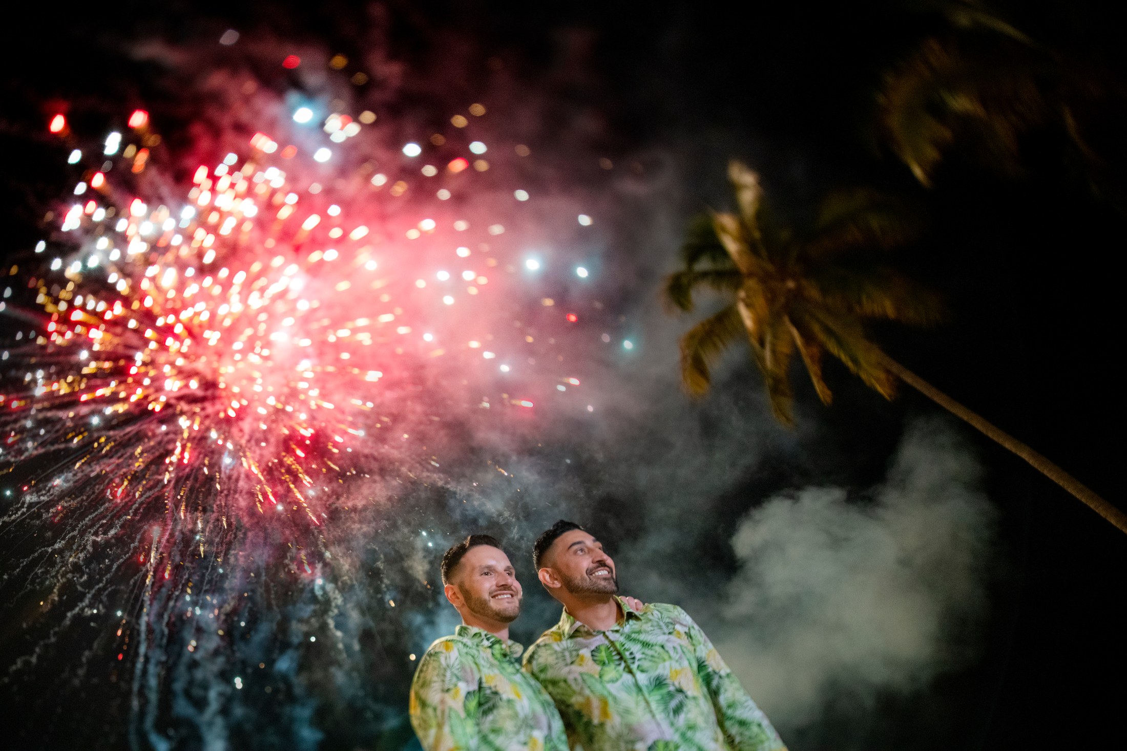 Fiesta de boda LGBTQ+ sobre el Pacífico en Puerto Vallarta — Anthony & Farzad — foto 31