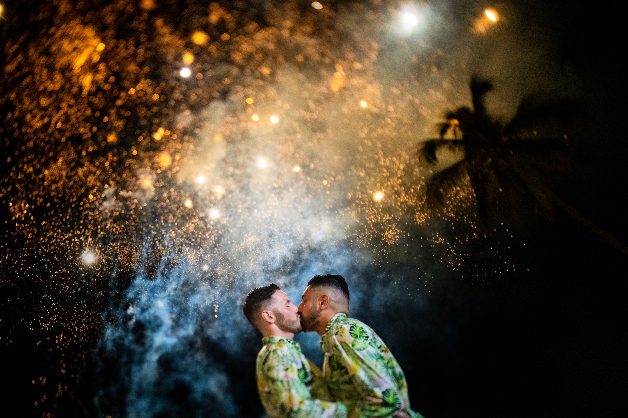 Fiesta de boda LGBTQ+ sobre el Pacífico en Puerto Vallarta — Anthony & Farzad — foto 33