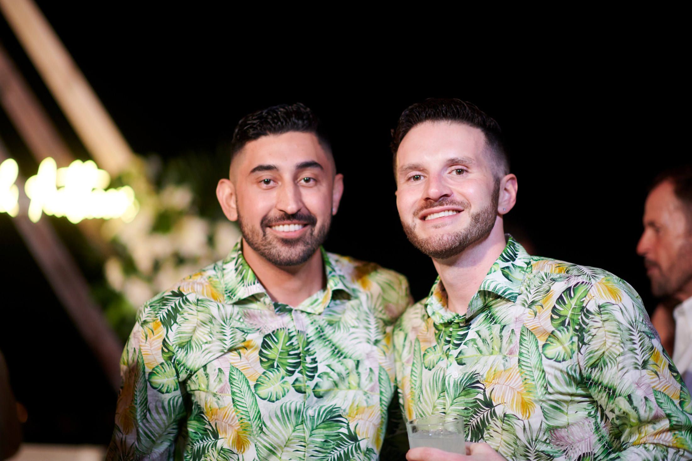 Fiesta de boda LGBTQ+ sobre el Pacífico en Puerto Vallarta — Anthony & Farzad — foto 38