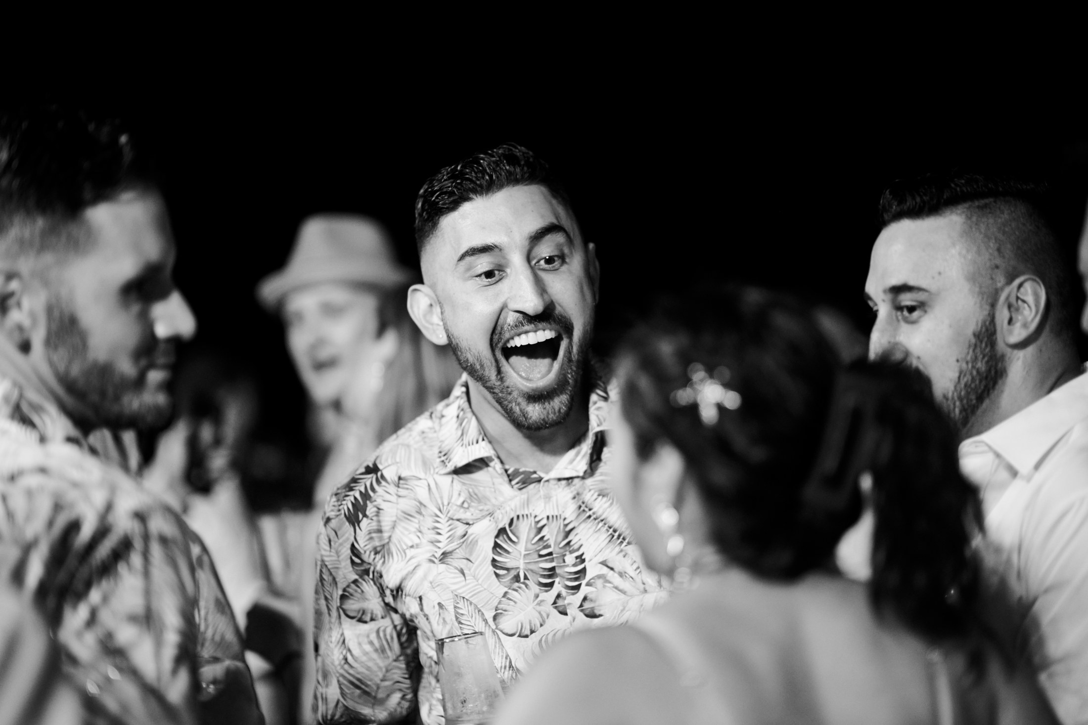 Fiesta de boda LGBTQ+ sobre el Pacífico en Puerto Vallarta — Anthony & Farzad — foto 54