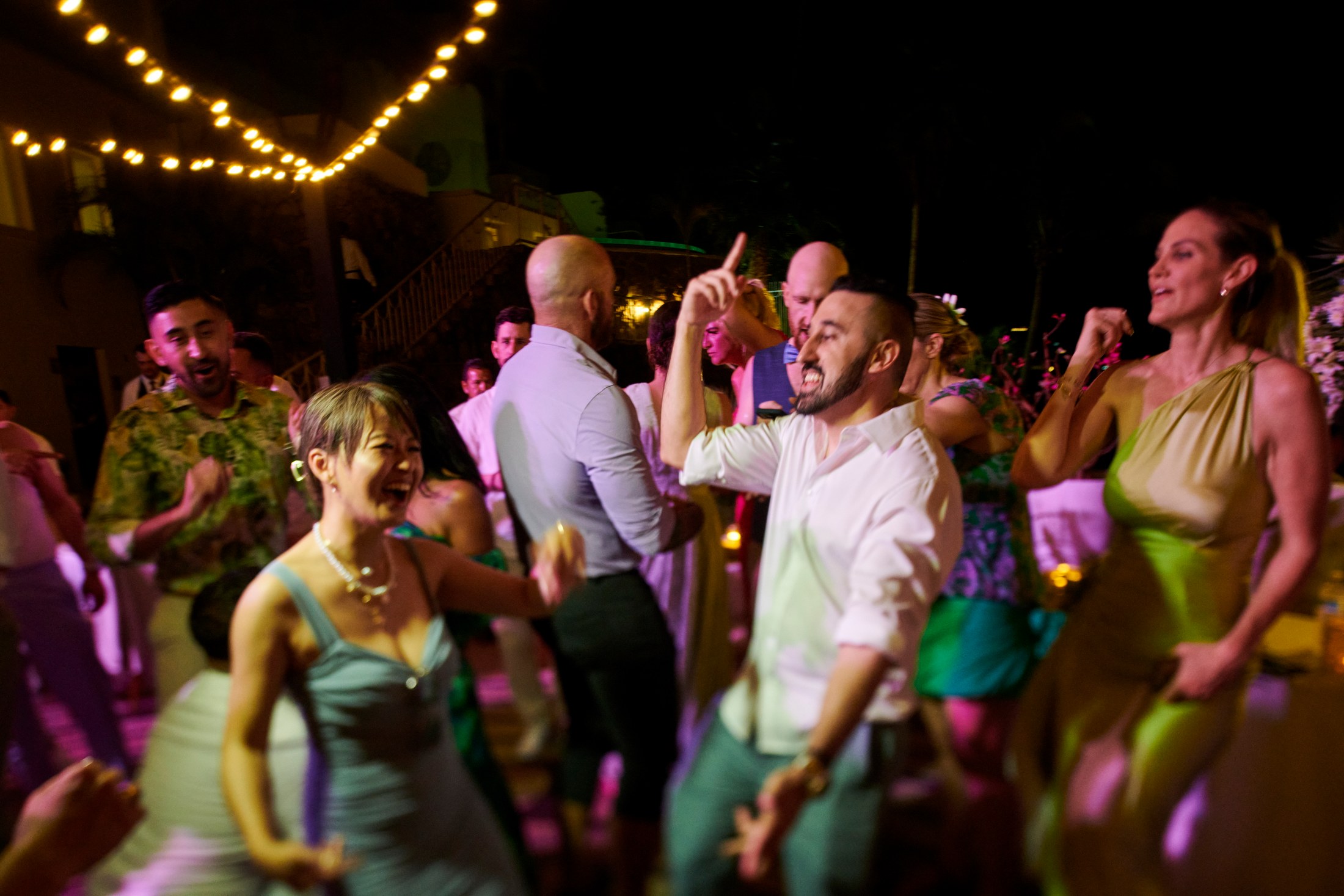 Fiesta de boda LGBTQ+ sobre el Pacífico en Puerto Vallarta — Anthony & Farzad — foto 59