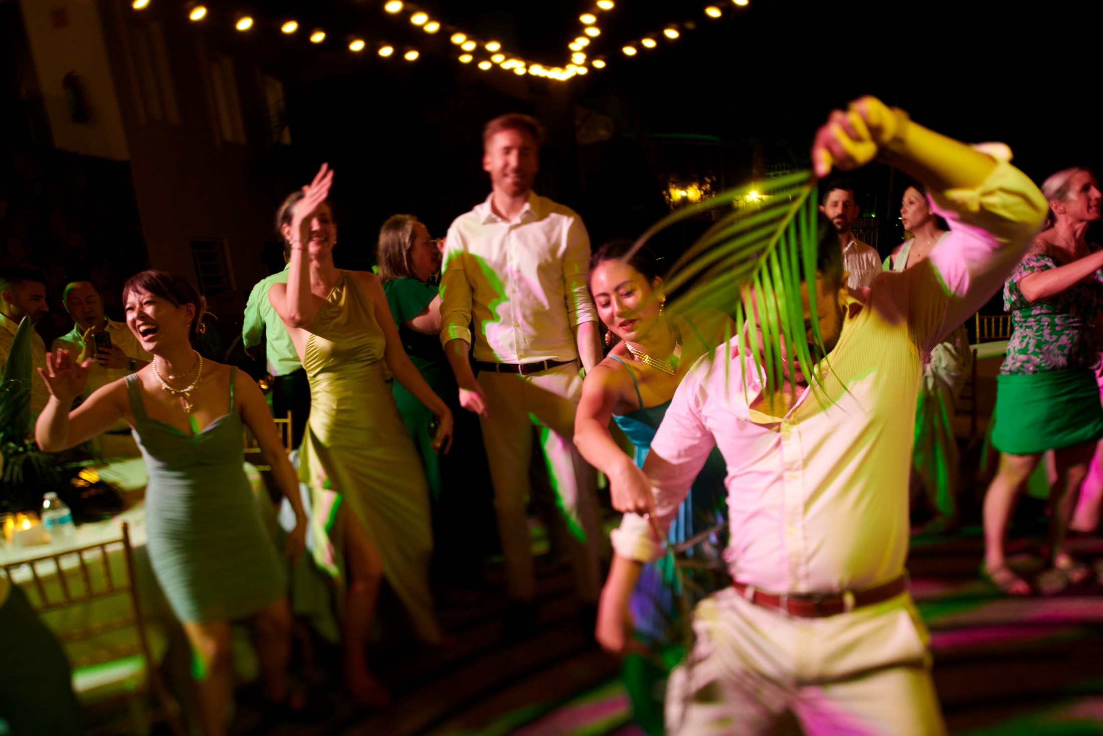 Fiesta de boda LGBTQ+ sobre el Pacífico en Puerto Vallarta — Anthony & Farzad — foto 74