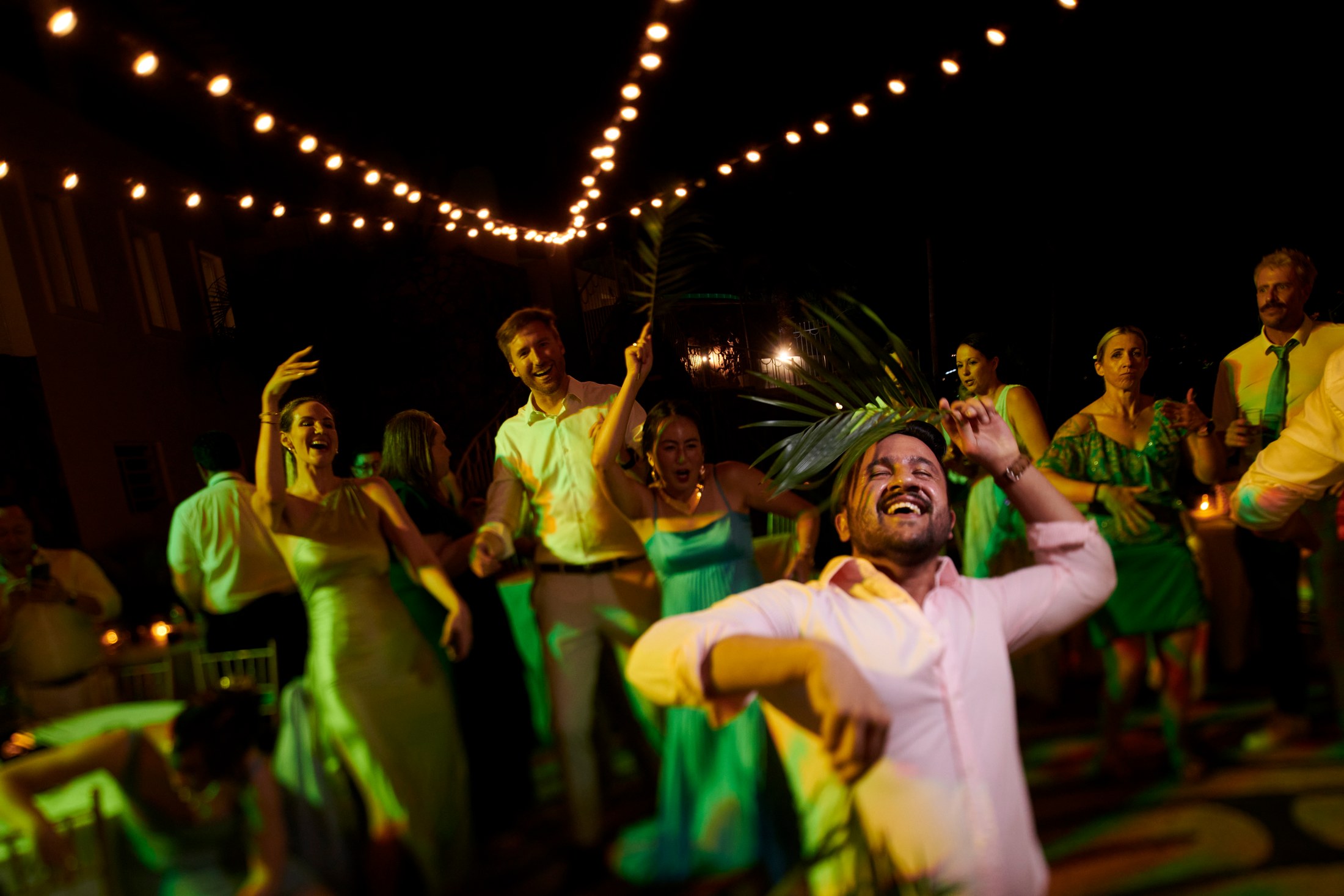 Fiesta de boda LGBTQ+ sobre el Pacífico en Puerto Vallarta — Anthony & Farzad — foto 75