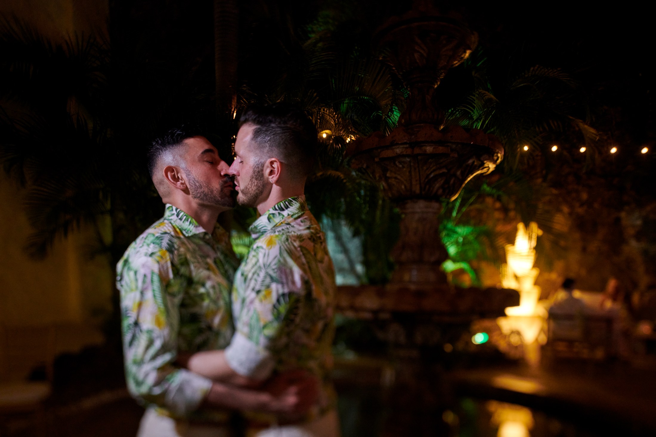 Fiesta de boda LGBTQ+ sobre el Pacífico en Puerto Vallarta — Anthony & Farzad — foto 76