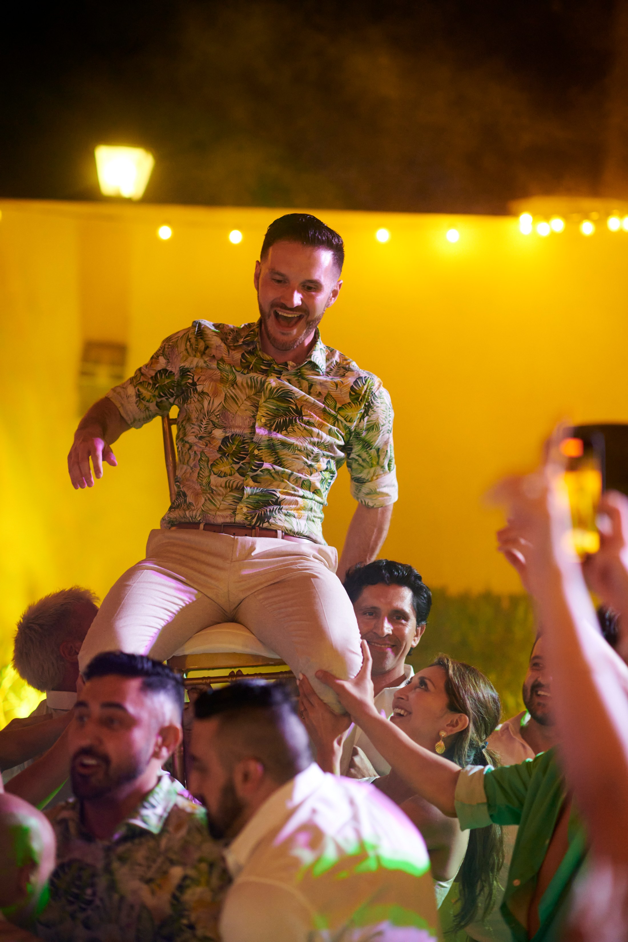 Fiesta de boda LGBTQ+ sobre el Pacífico en Puerto Vallarta — Anthony & Farzad — foto 100