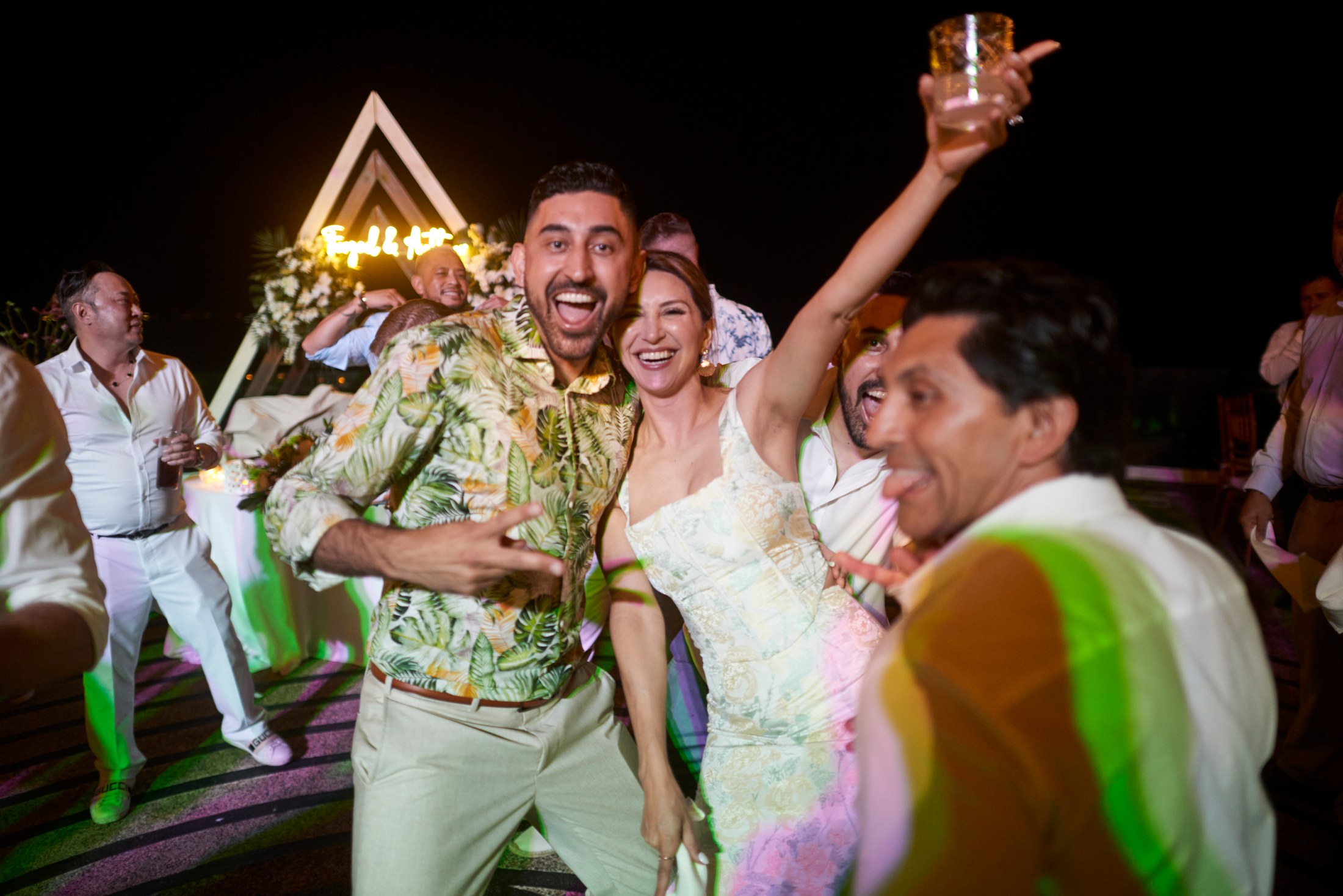 Fiesta de boda LGBTQ+ sobre el Pacífico en Puerto Vallarta — Anthony & Farzad — foto 103