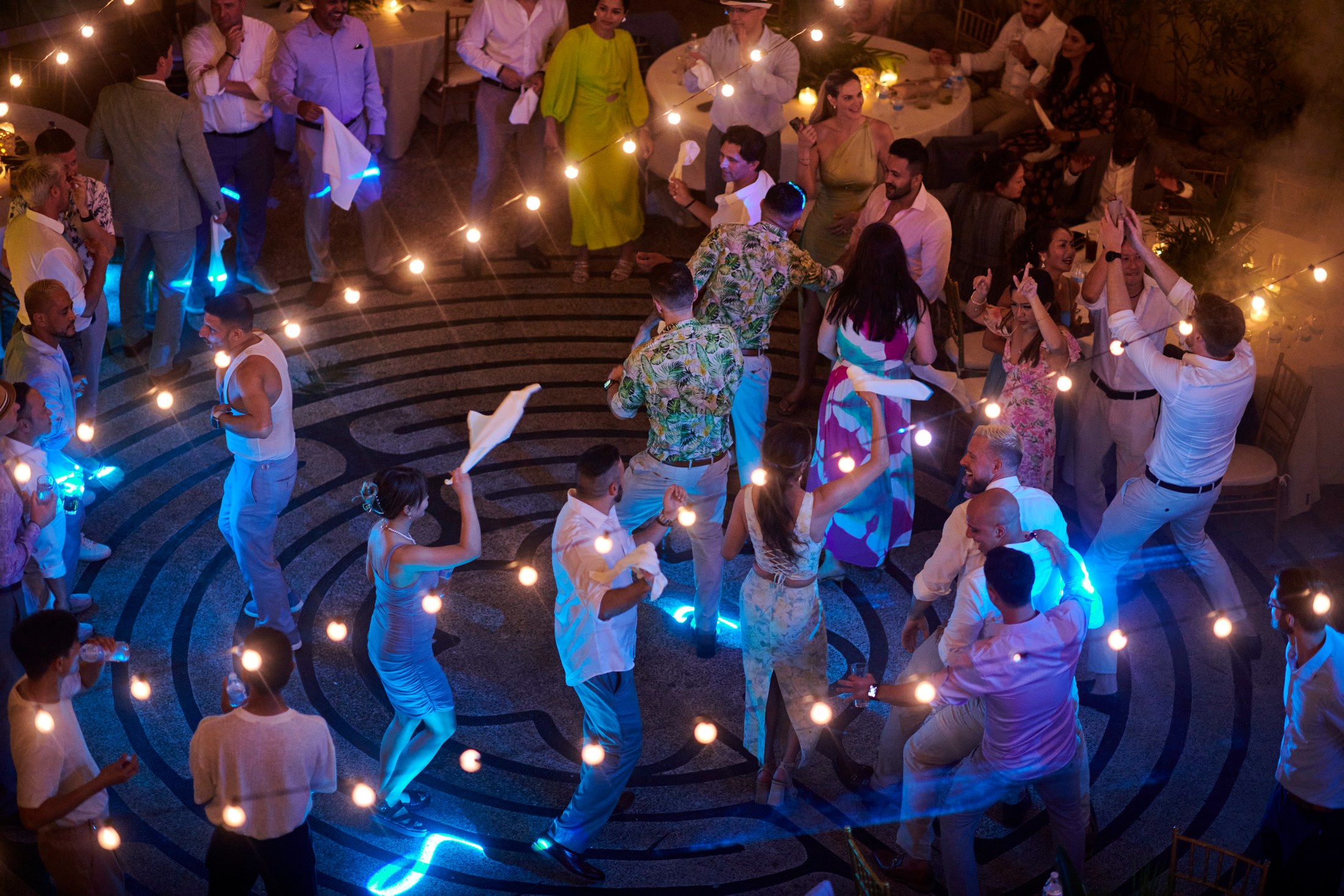 Fiesta de boda LGBTQ+ sobre el Pacífico en Puerto Vallarta — Anthony & Farzad — foto 104