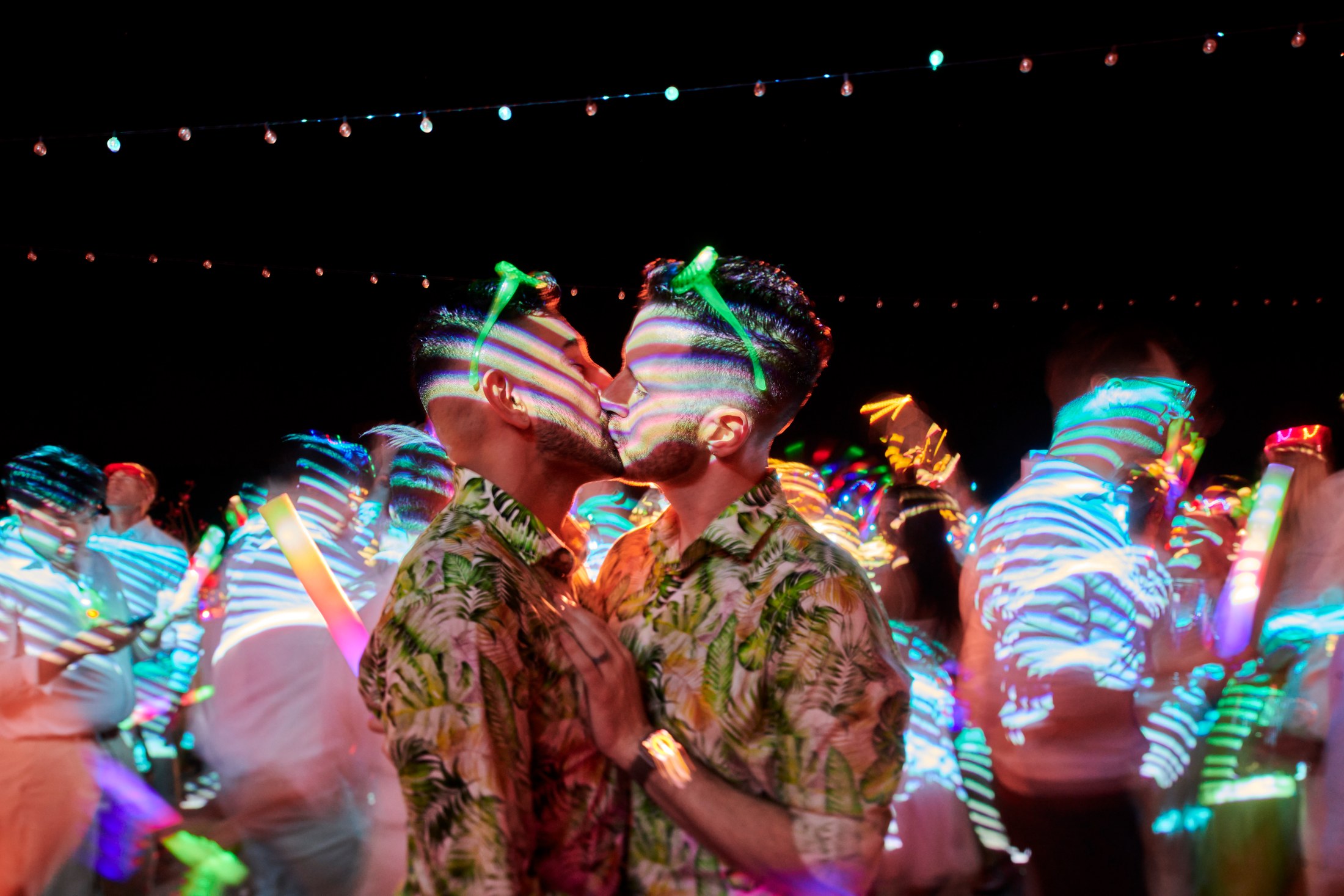 Fiesta de boda LGBTQ+ sobre el Pacífico en Puerto Vallarta — Anthony & Farzad — foto 109