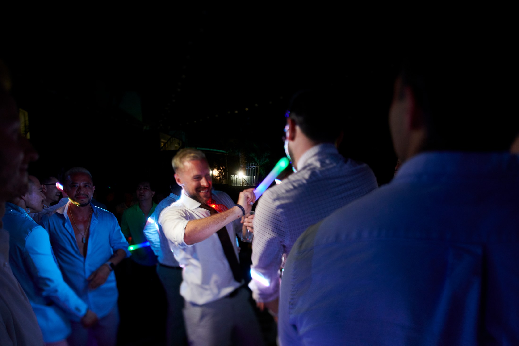 Fiesta de boda LGBTQ+ sobre el Pacífico en Puerto Vallarta — Anthony & Farzad — foto 110