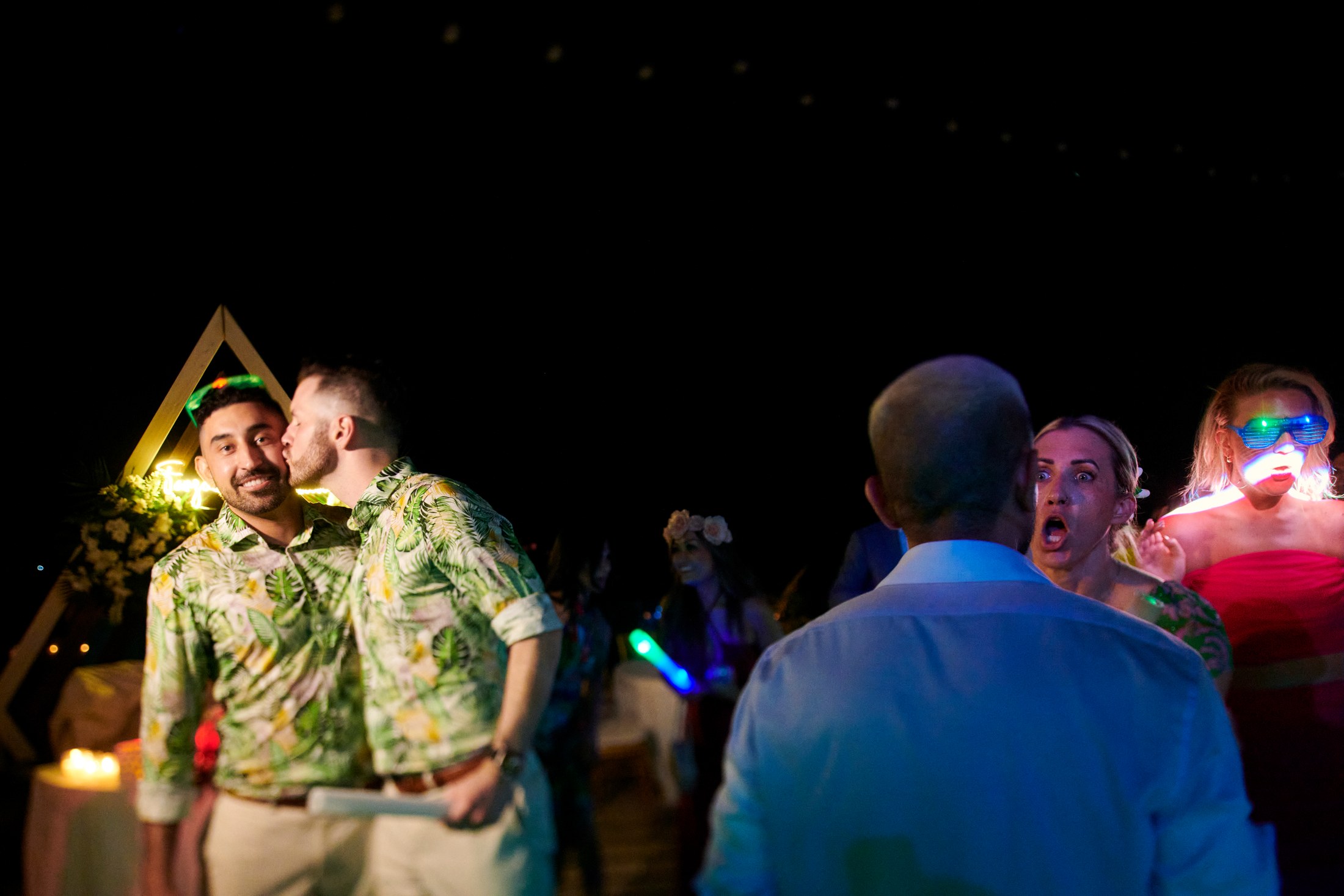 Fiesta de boda LGBTQ+ sobre el Pacífico en Puerto Vallarta — Anthony & Farzad — foto 112