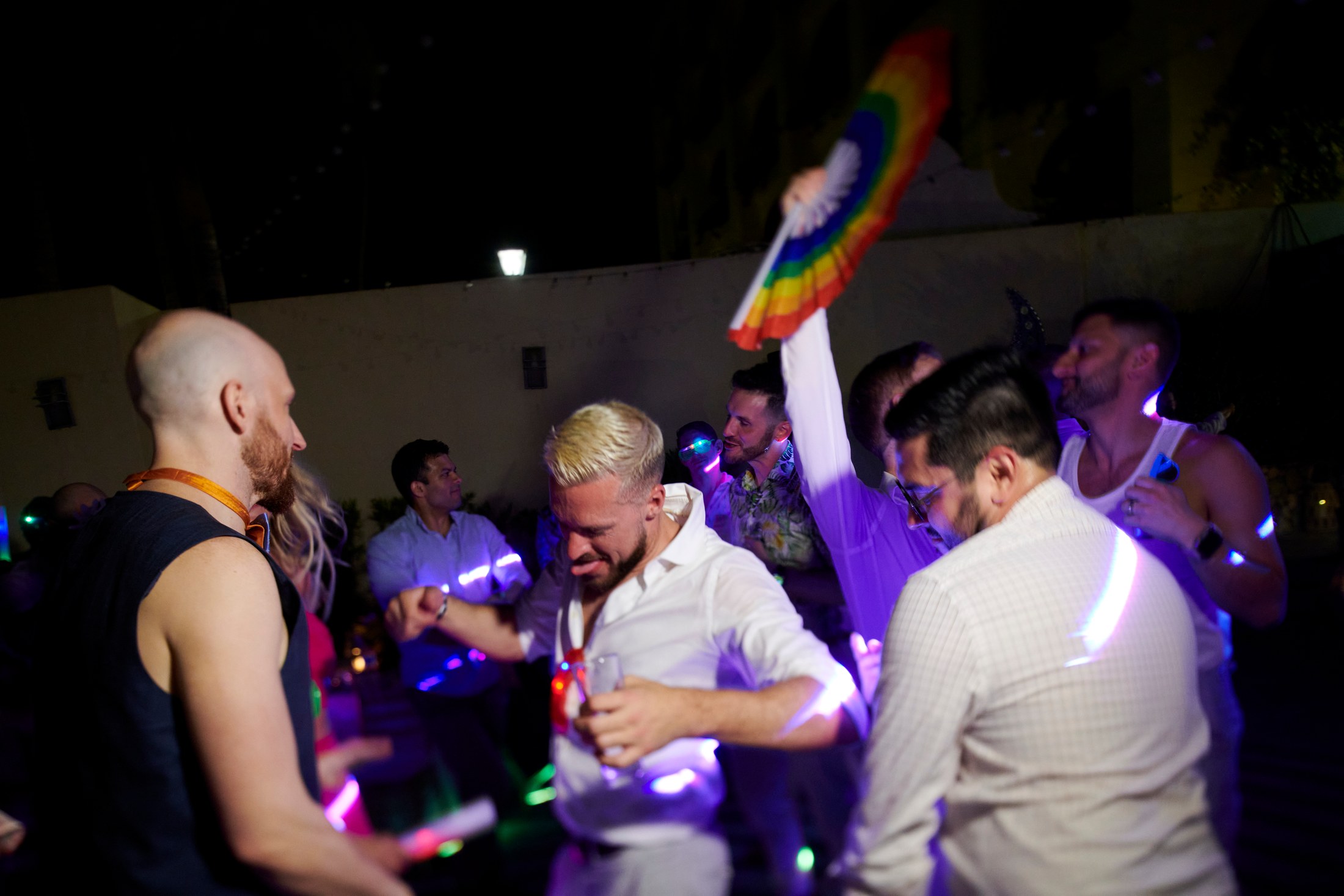 Fiesta de boda LGBTQ+ sobre el Pacífico en Puerto Vallarta — Anthony & Farzad — foto 116