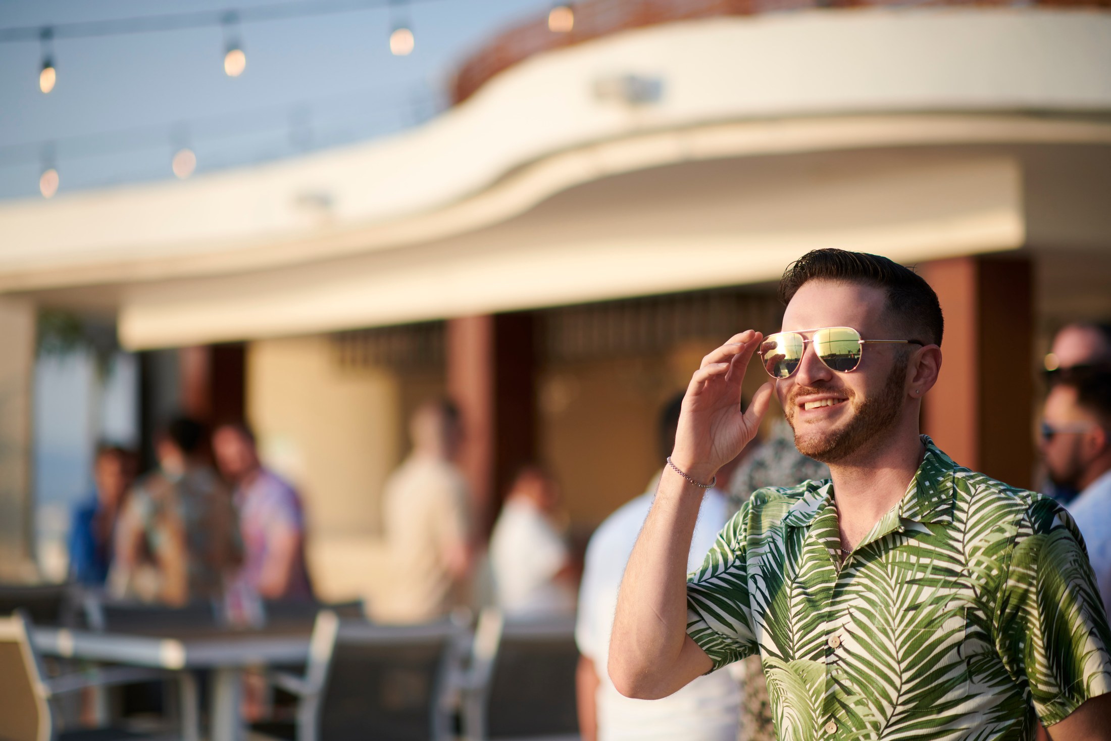 Fiesta de bienvenida de una boda LGBTQ+ sobre la bahía de Banderas, Puerto Vallarta — Anthony & Farzad — foto 3