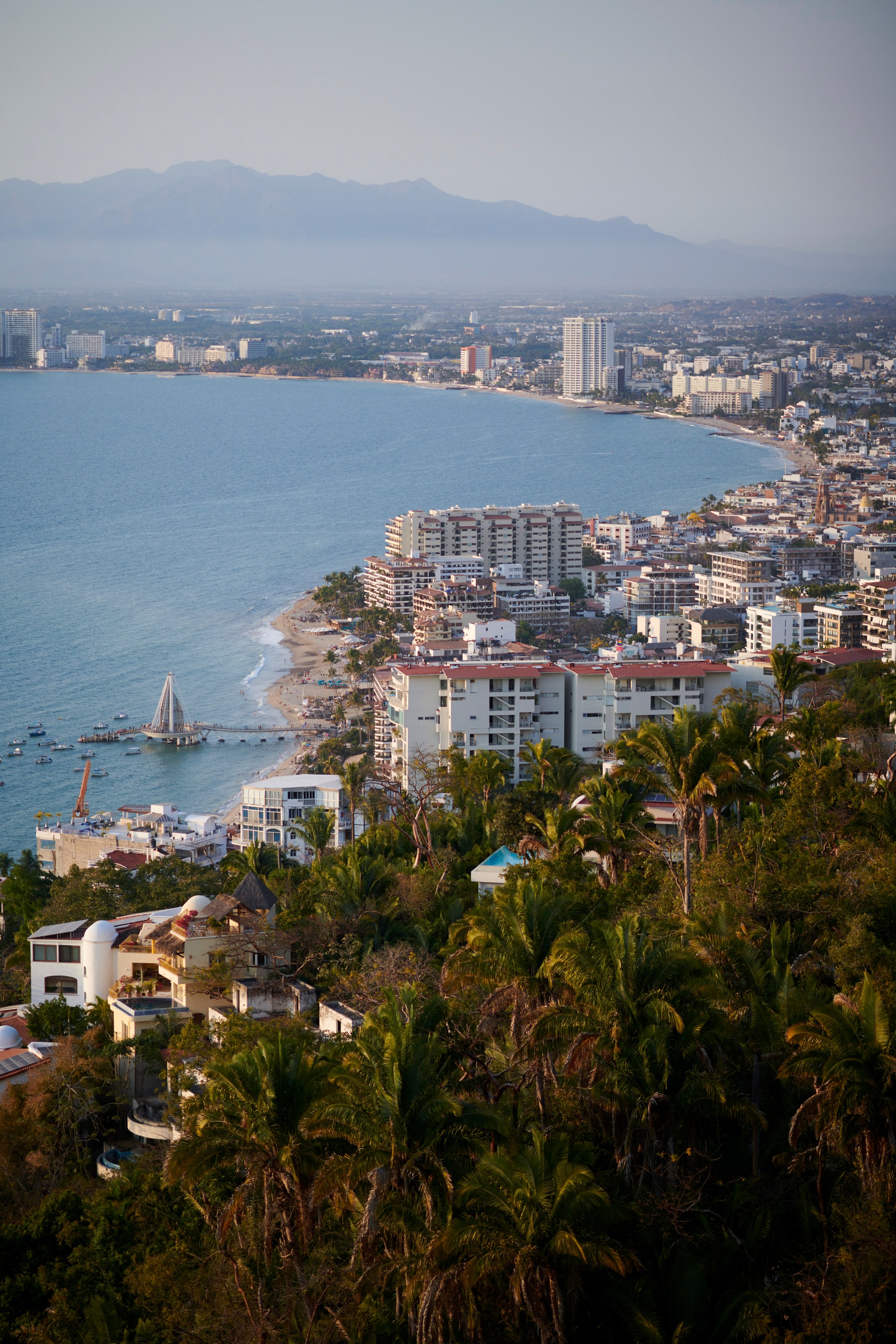 Fiesta de bienvenida de una boda LGBTQ+ sobre la bahía de Banderas, Puerto Vallarta — Anthony & Farzad — foto 4