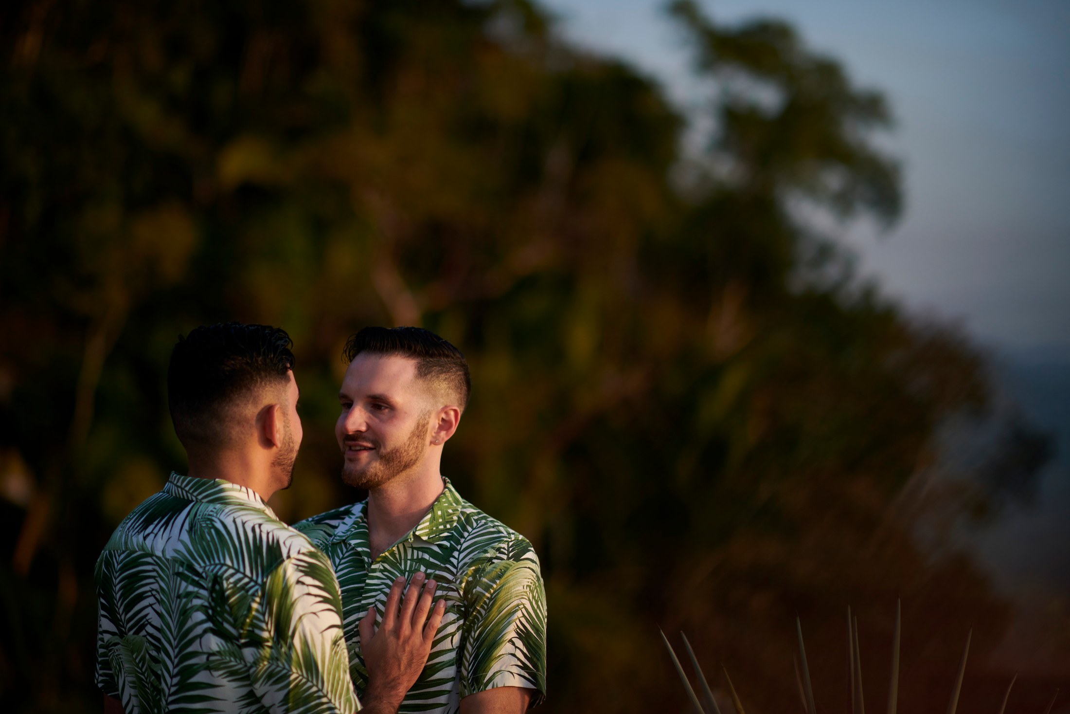 Fiesta de bienvenida de una boda LGBTQ+ sobre la bahía de Banderas, Puerto Vallarta — Anthony & Farzad — foto 15