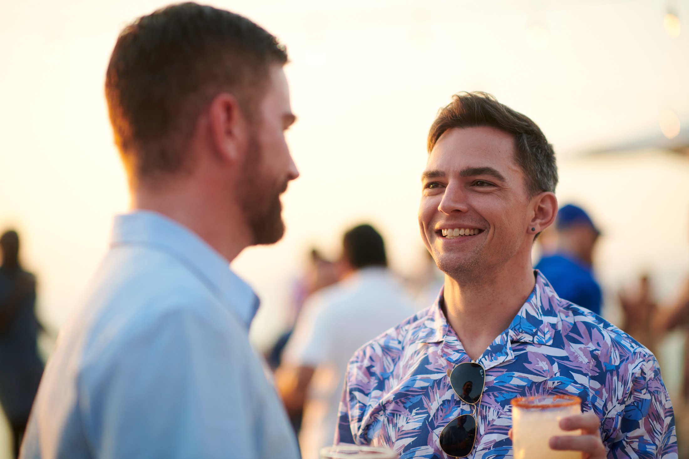 Fiesta de bienvenida de una boda LGBTQ+ sobre la bahía de Banderas, Puerto Vallarta — Anthony & Farzad — foto 27