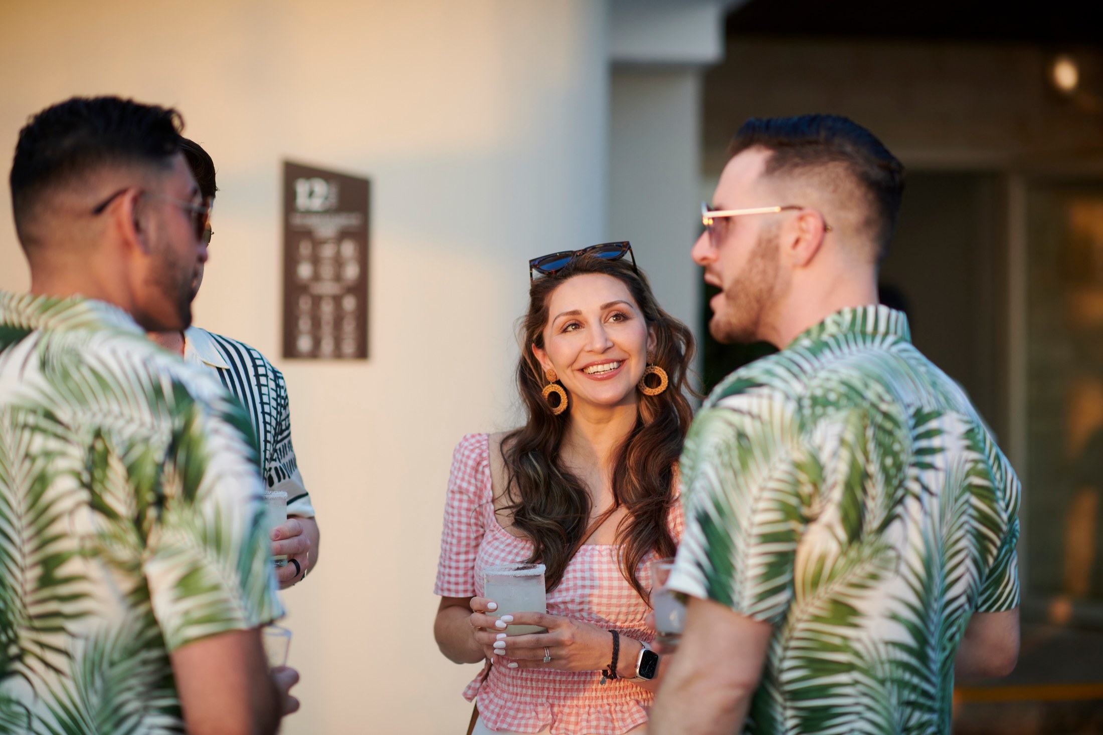 Fiesta de bienvenida de una boda LGBTQ+ sobre la bahía de Banderas, Puerto Vallarta — Anthony & Farzad — foto 29