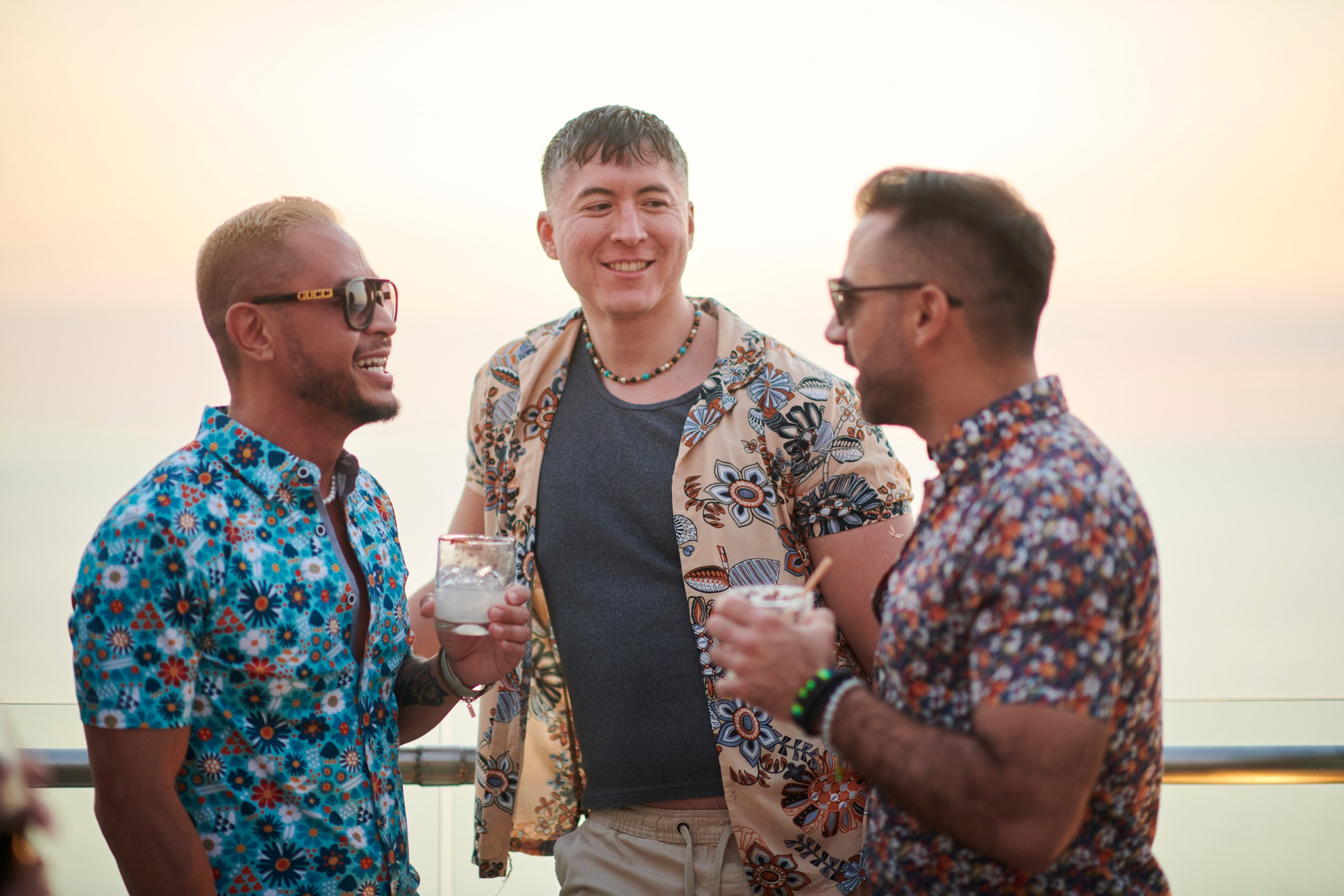 Fiesta de bienvenida de una boda LGBTQ+ sobre la bahía de Banderas, Puerto Vallarta — Anthony & Farzad — foto 36