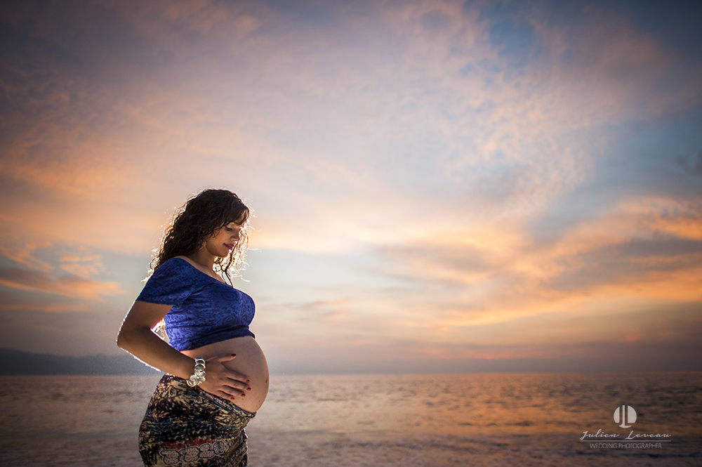 Maternity photo session in Puerto Vallarta — pregnancy portrait 1