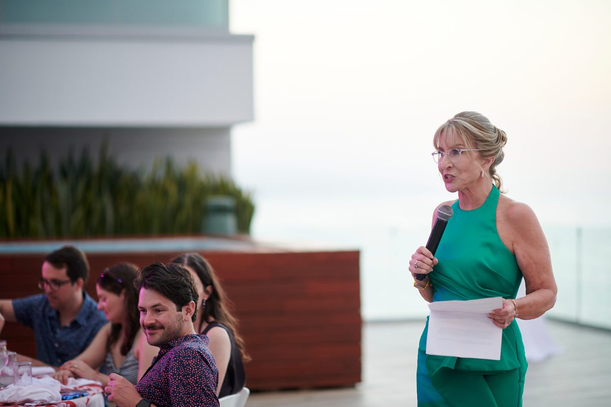 Cena de ensayo de boda en una terraza de Puerto Vallarta — Knight & Madeline — foto 11