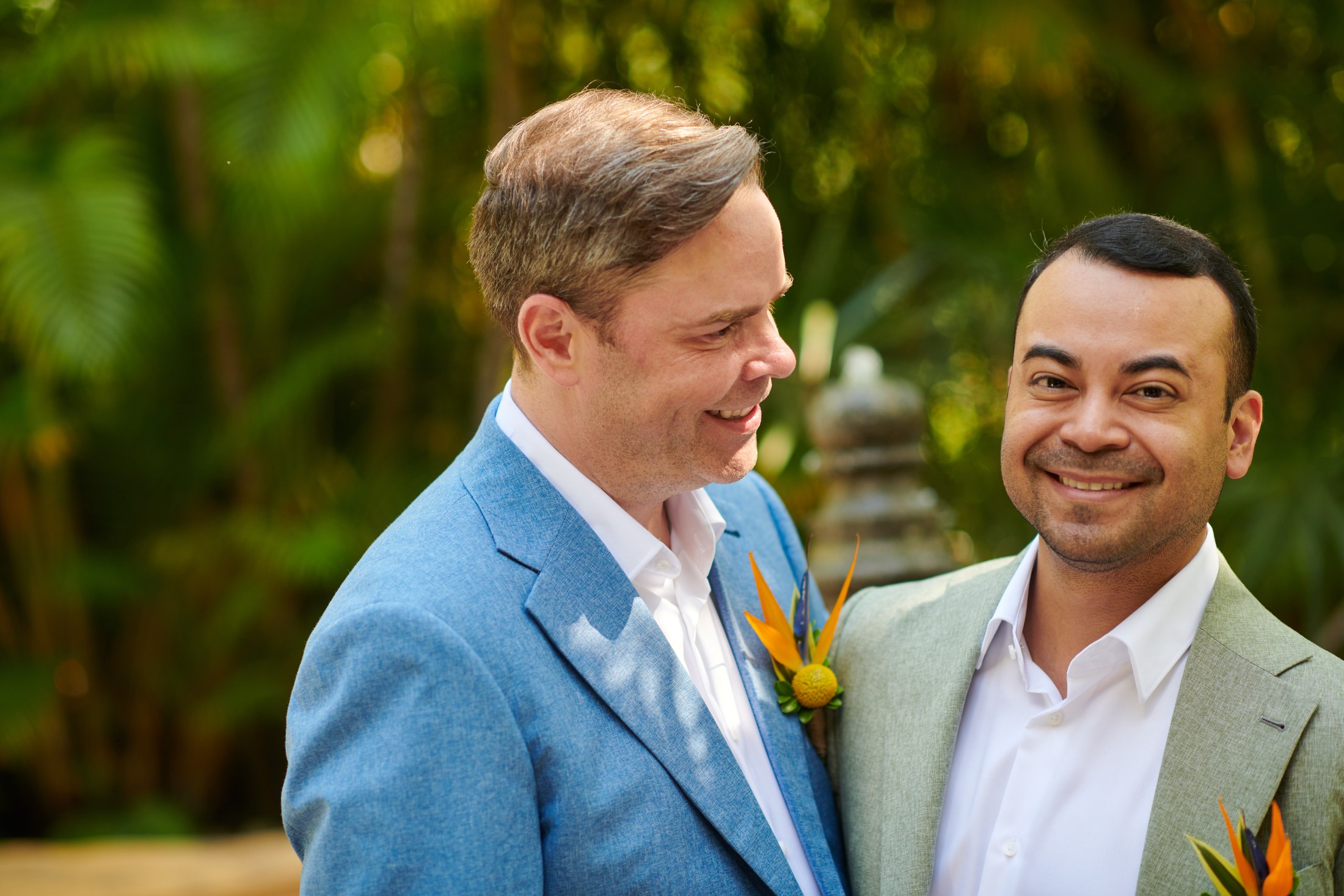 Invités et mariés avant un mariage LGBTQ+ à la Villa La Mansión, Puerto Vallarta — Mario & Keith — photo 5