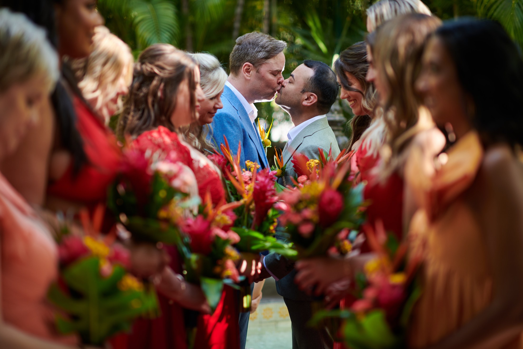 Invités et mariés avant un mariage LGBTQ+ à la Villa La Mansión, Puerto Vallarta — Mario & Keith — photo 8