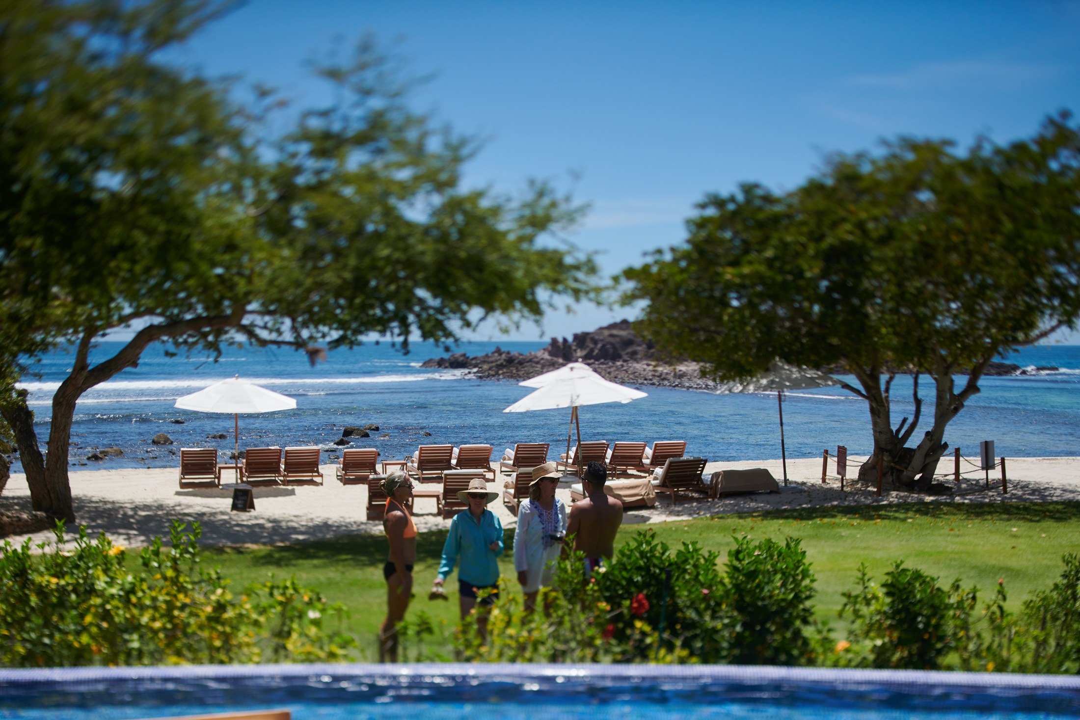 Preparativos antes de una boda LGBTQ+ en el St. Regis Punta Mita — Michelle & Marina — foto 31