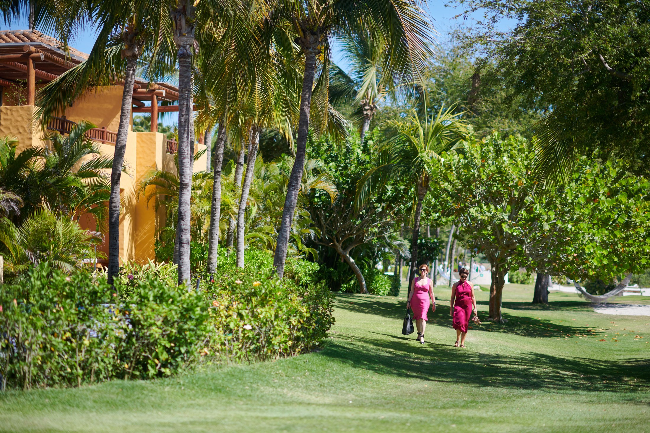 Preparativos antes de una boda LGBTQ+ en el St. Regis Punta Mita — Michelle & Marina — foto 67